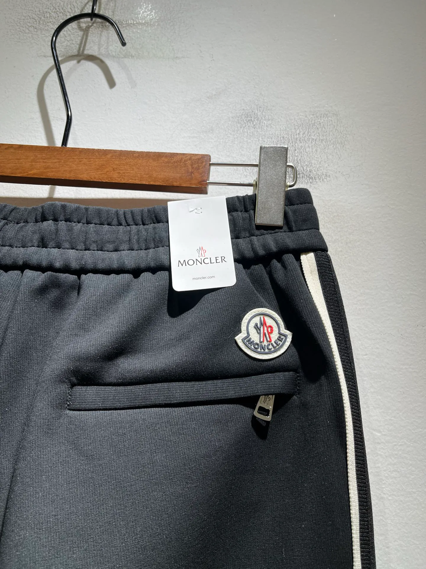 Men's Trousers MONCLER 18343128