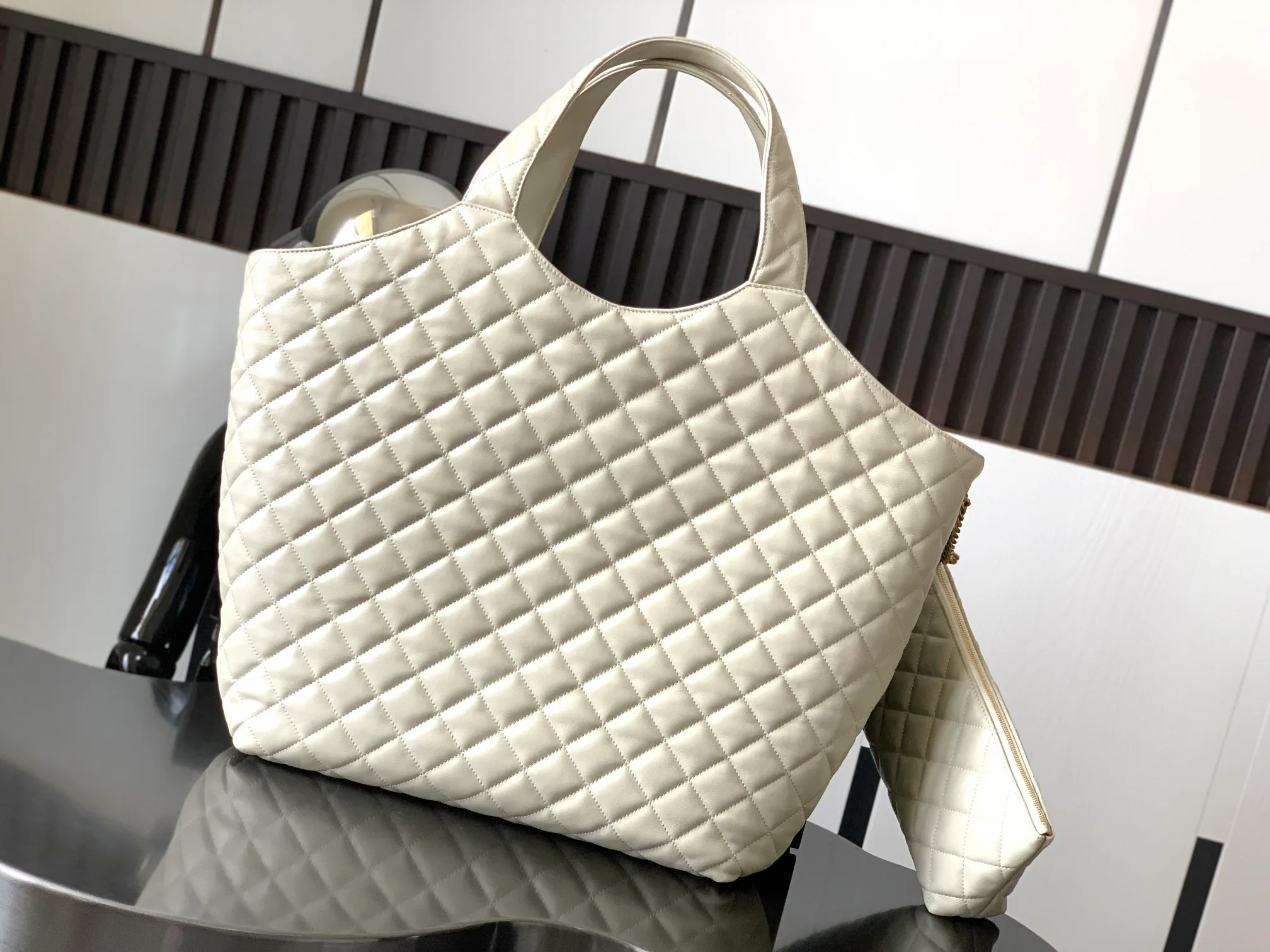 Women's Classic Handbags SAINT LAURENT 17698319