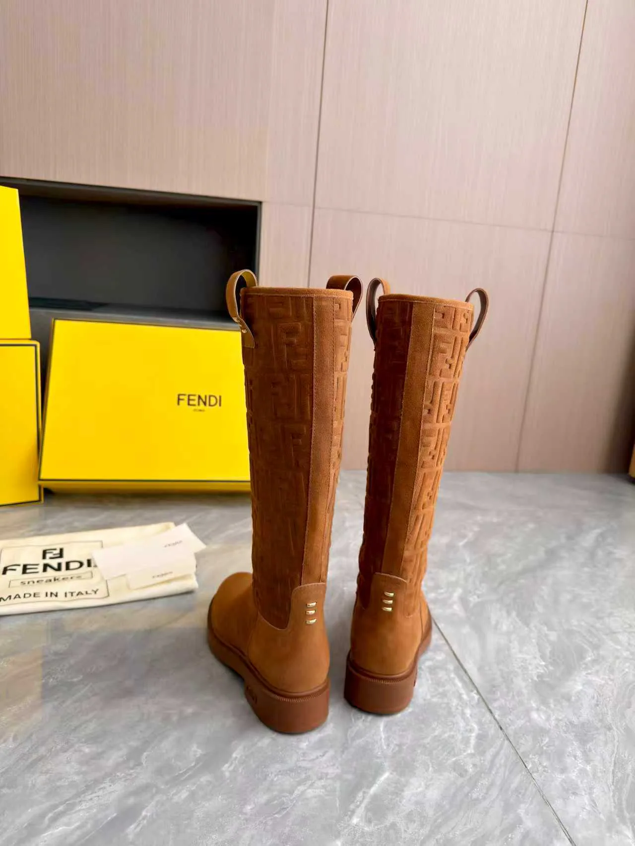 Women's Boots FENDI 18104327