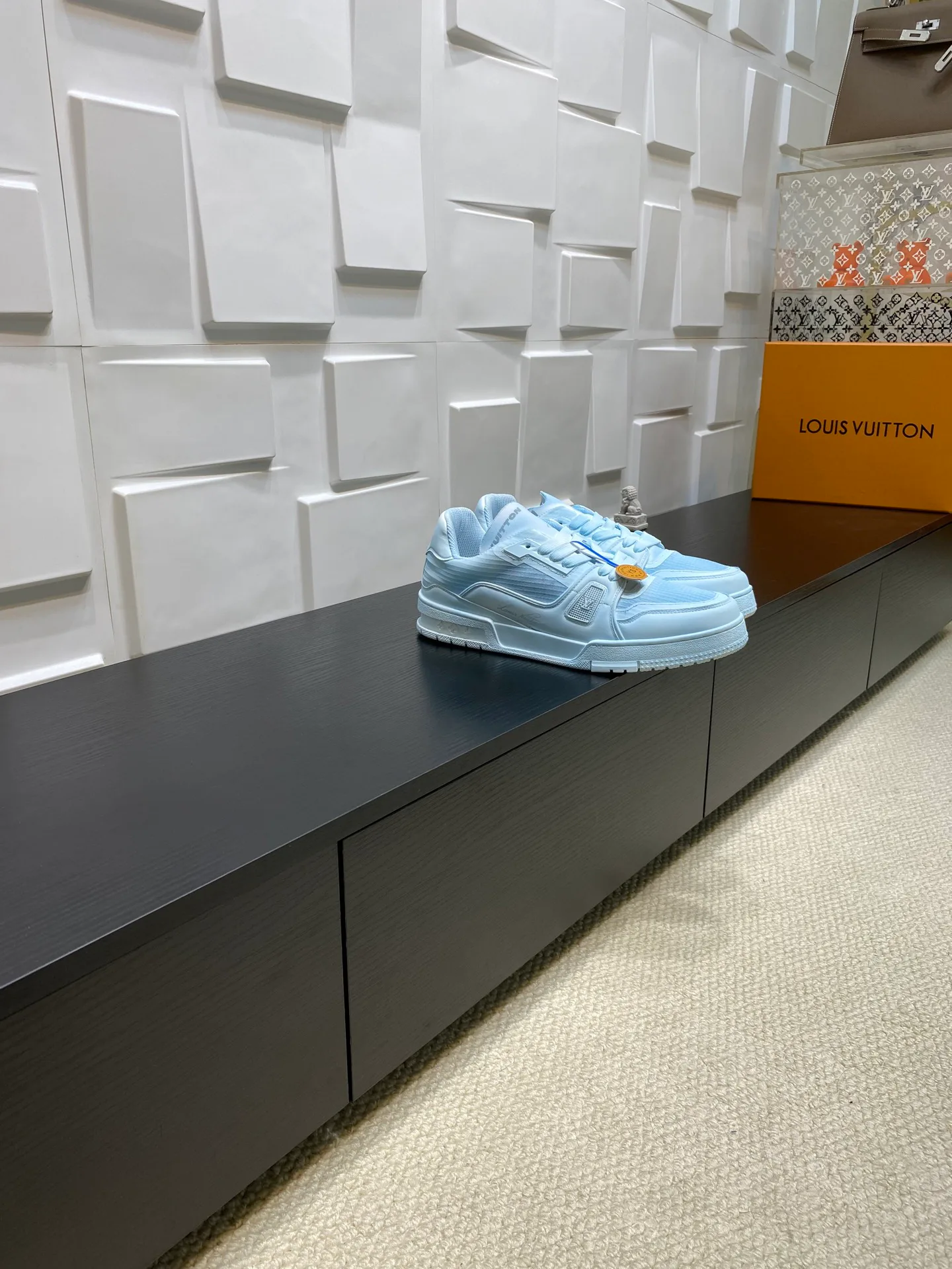 Women's Sneakers LOUIS VUITTON 17969015