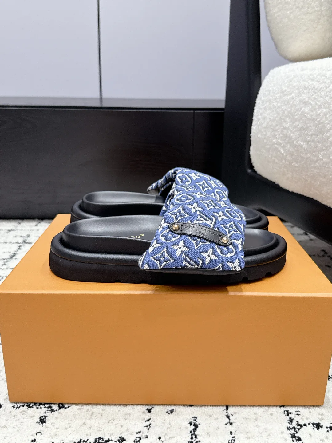 Women's Flip-Flops LOUIS VUITTON 17804552