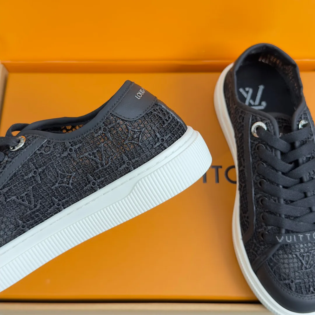Women's Sneakers LOUIS VUITTON 17950715