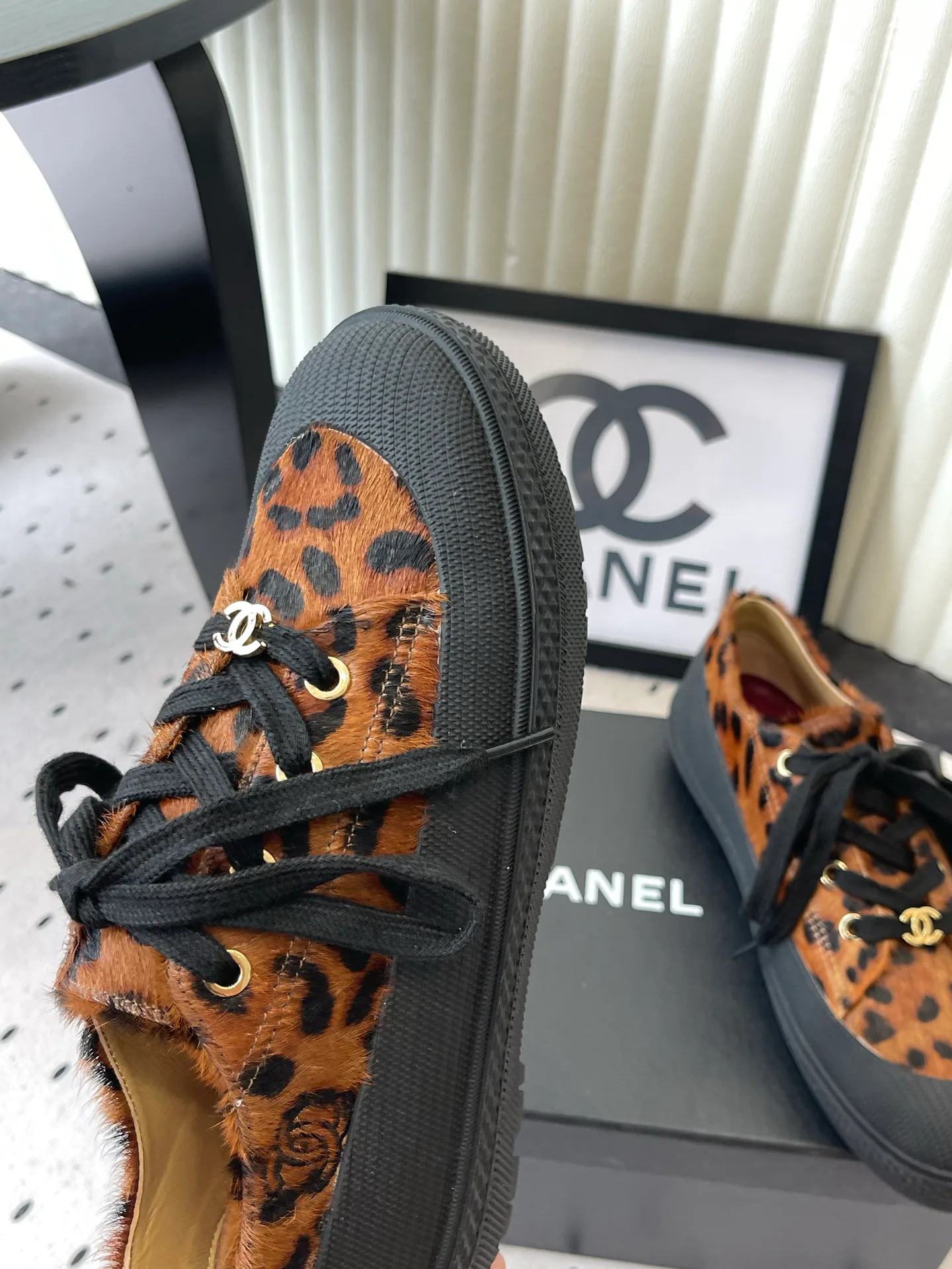 Women's Sneakers CHANEL 18069870
