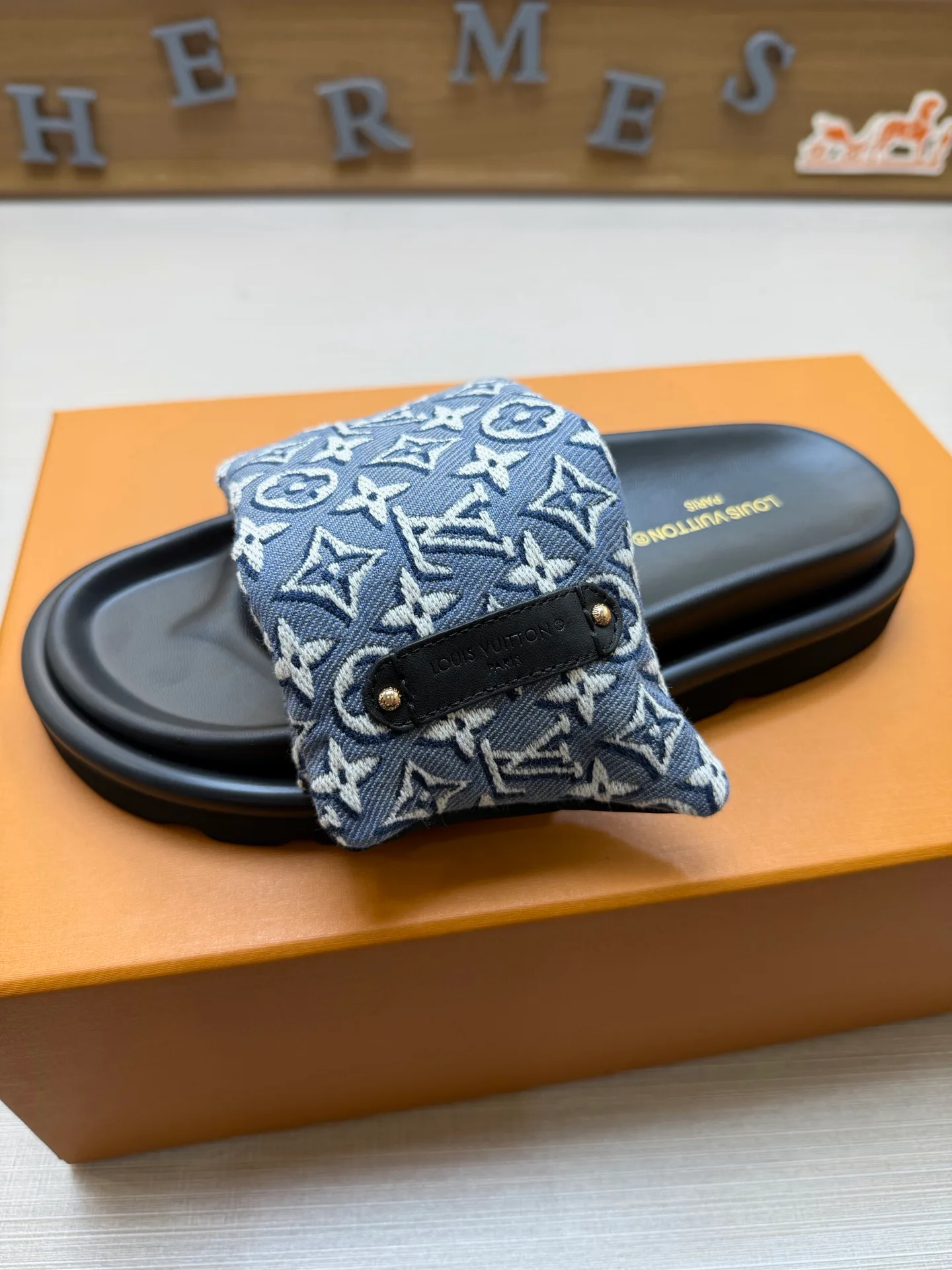 Women's Flip-Flops LOUIS VUITTON 18011824