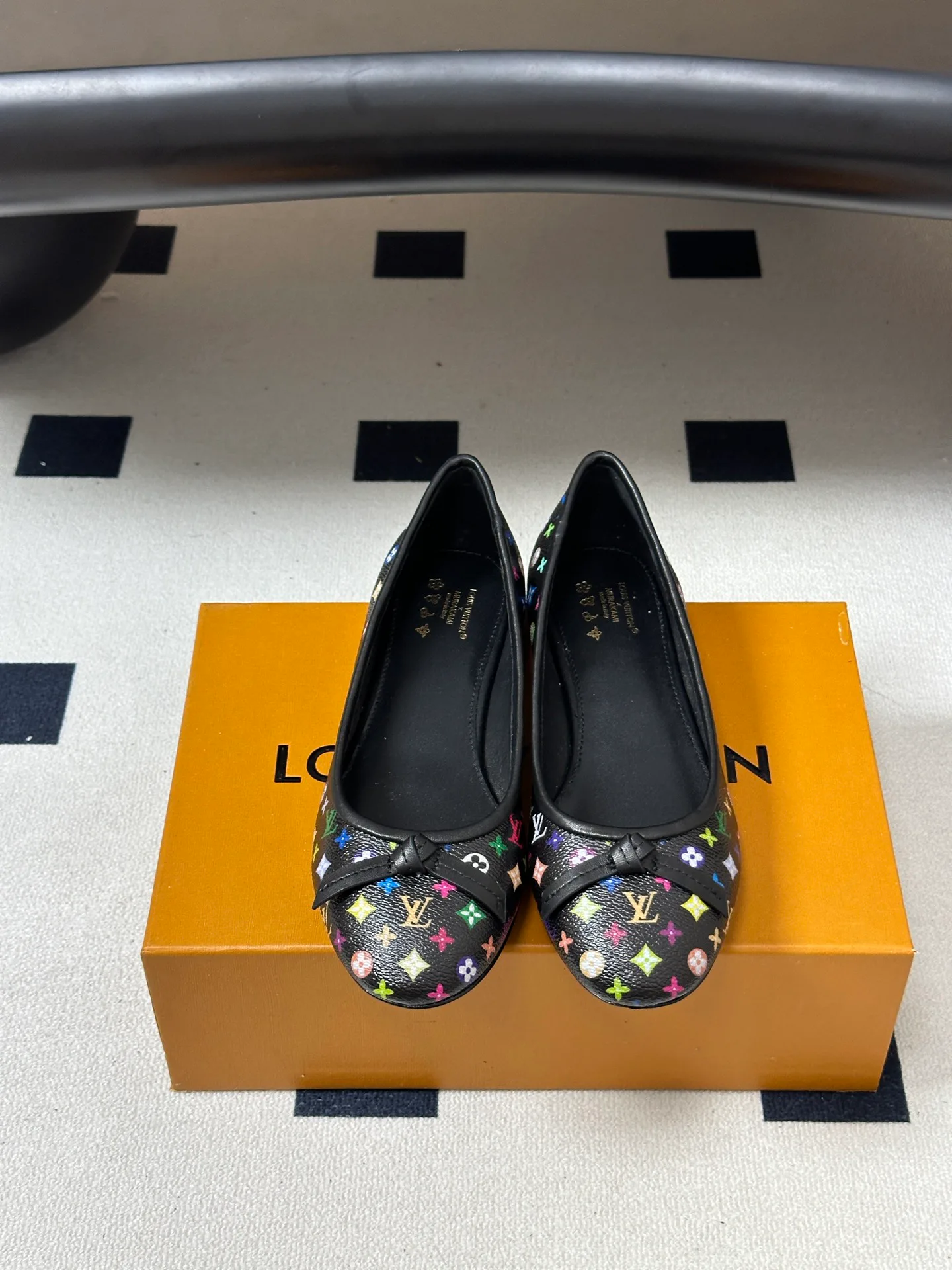 Women's Ballet Flats LOUIS VUITTON 18049409