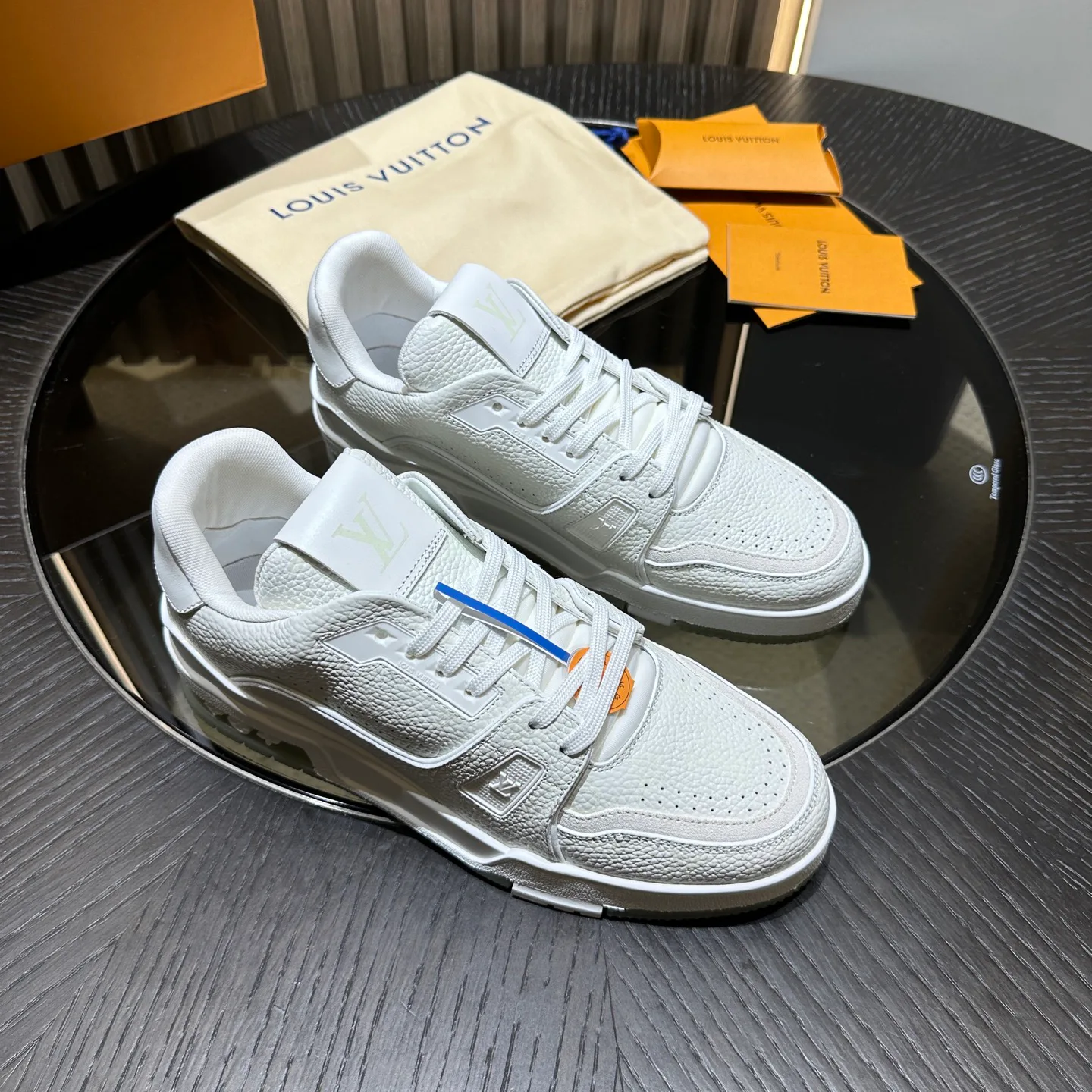 Men's Sneakers LOUIS VUITTON 18192412