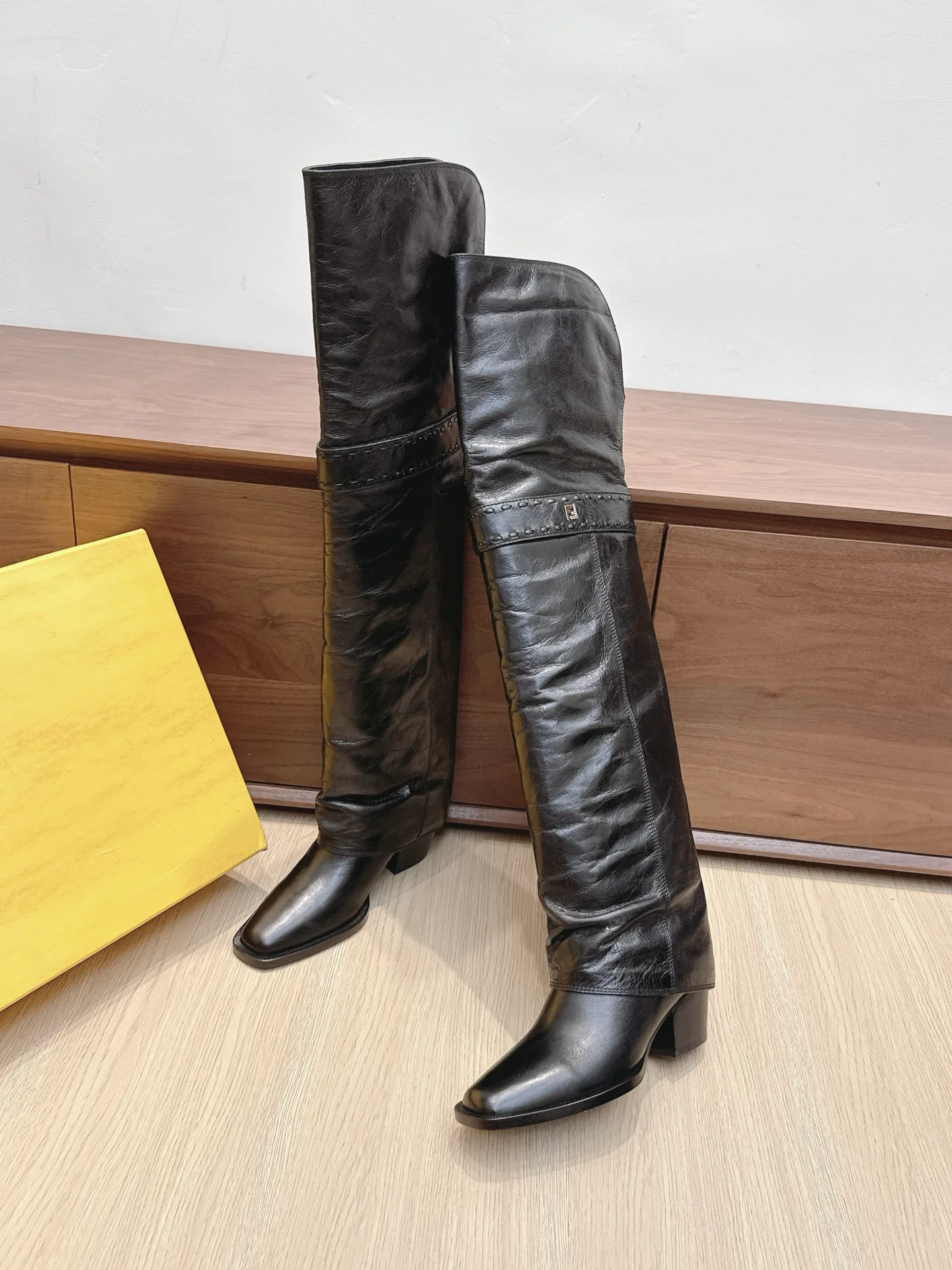 Women's Boots FENDI 18370170