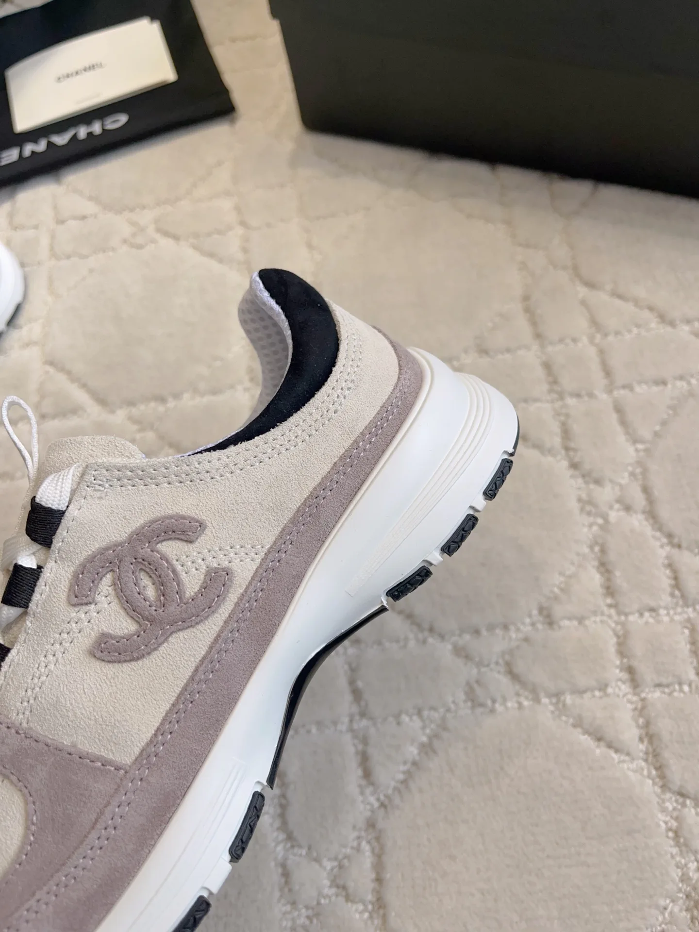 Women's Sneakers CHANEL 17936566