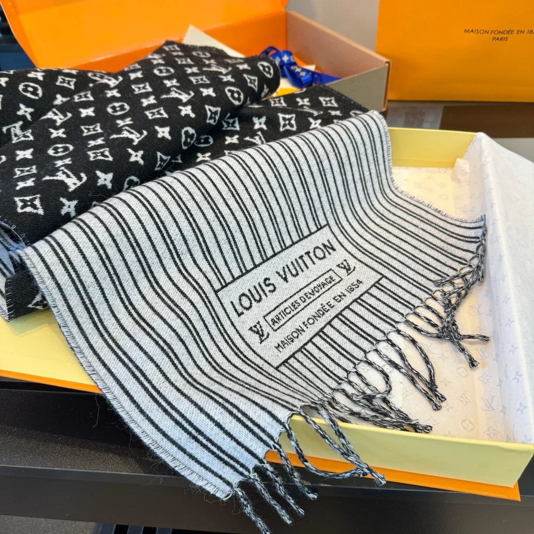 Scarves LOUIS VUITTON 18003240
