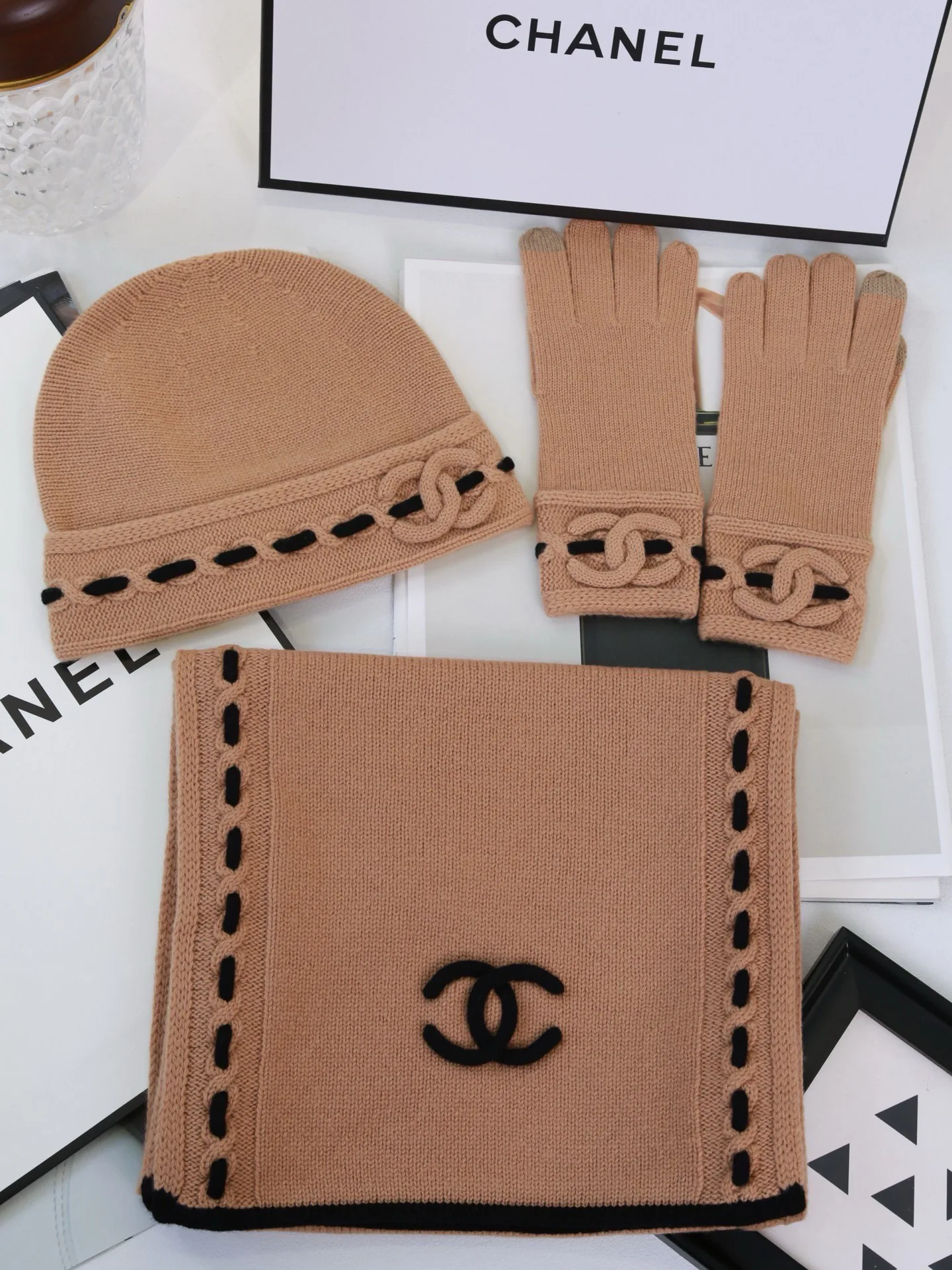 Hats CHANEL 18427045