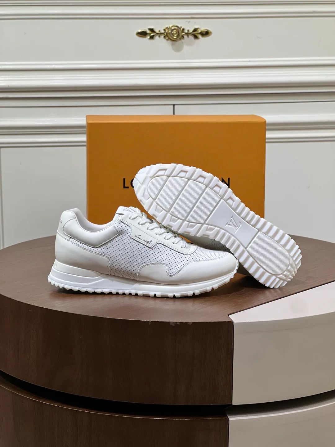Men's Sneakers LOUIS VUITTON 18039350