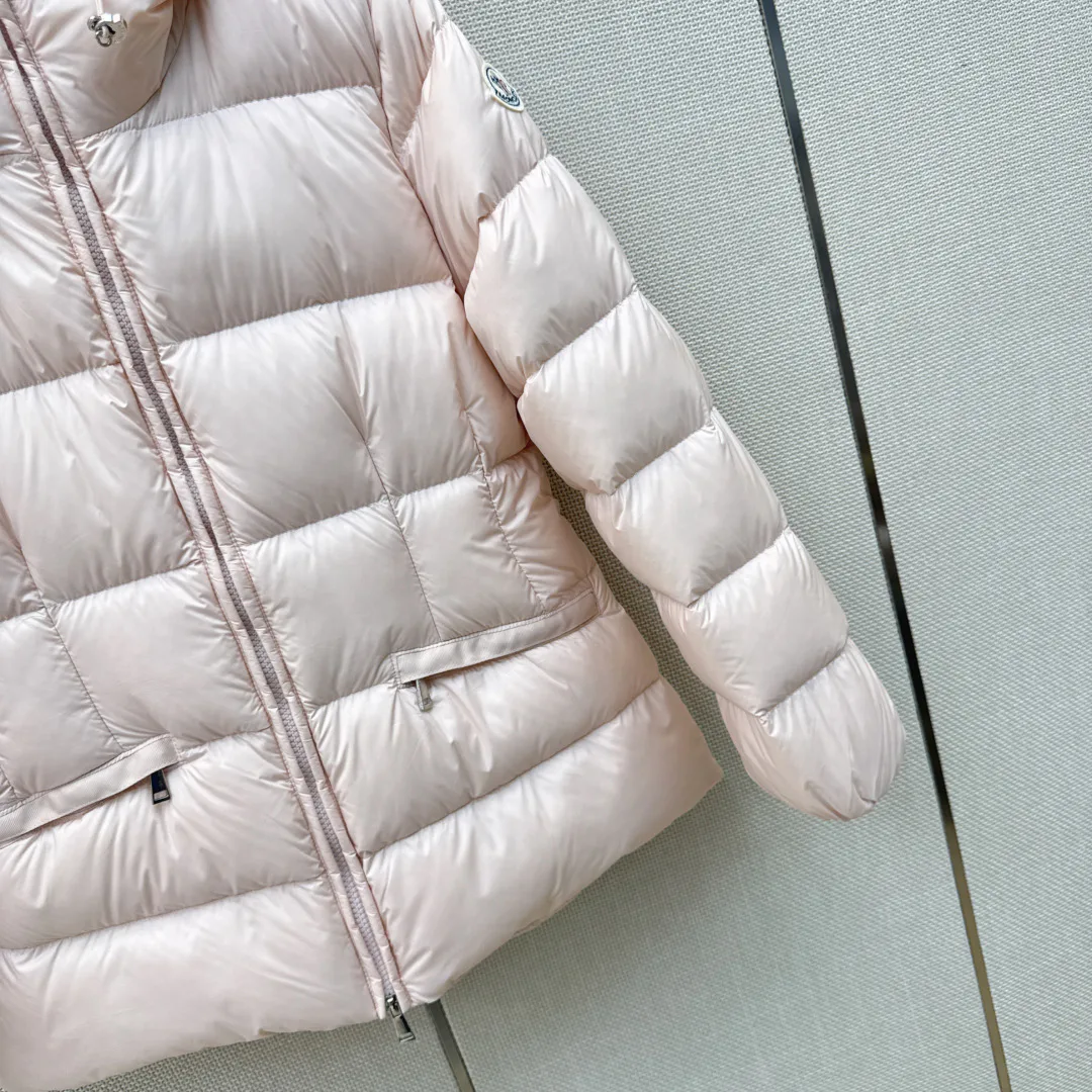 Women's Jackets And Down Jackets MONCLER 18225560