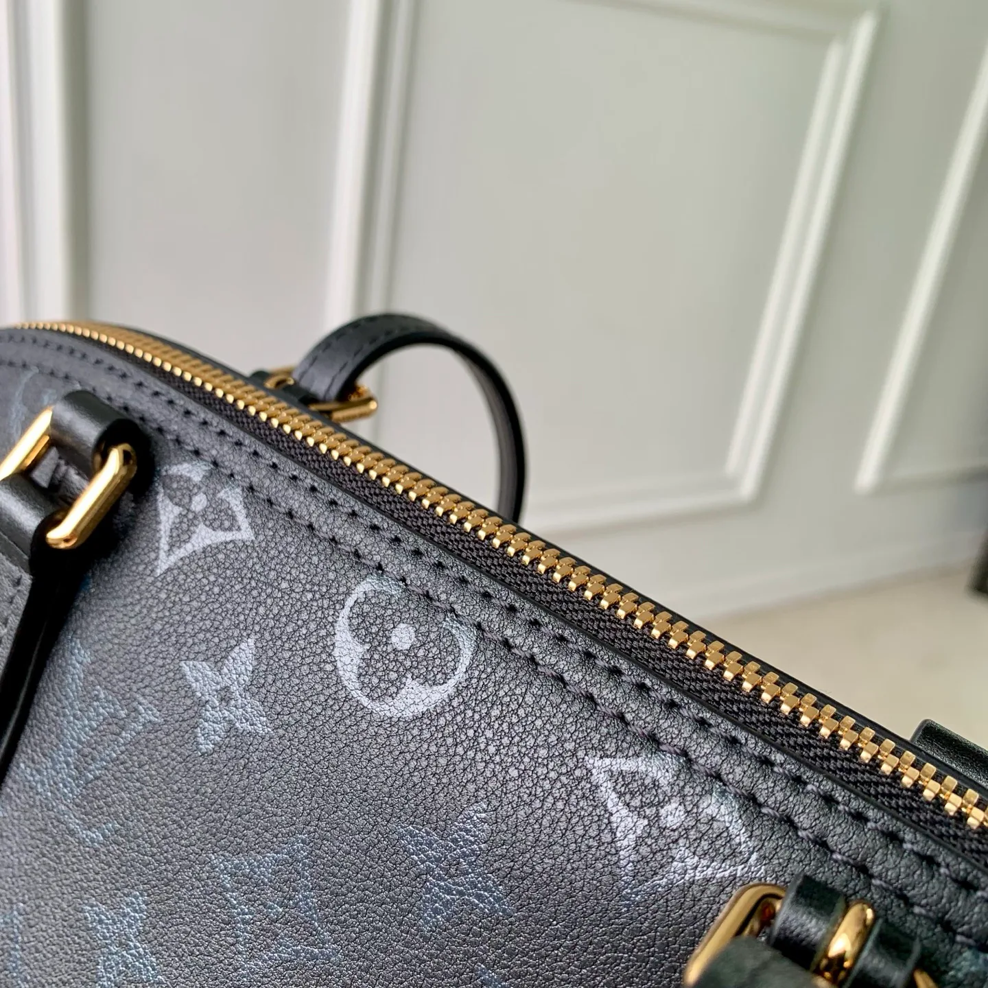 Women's Classic Handbags LOUIS VUITTON 18147459