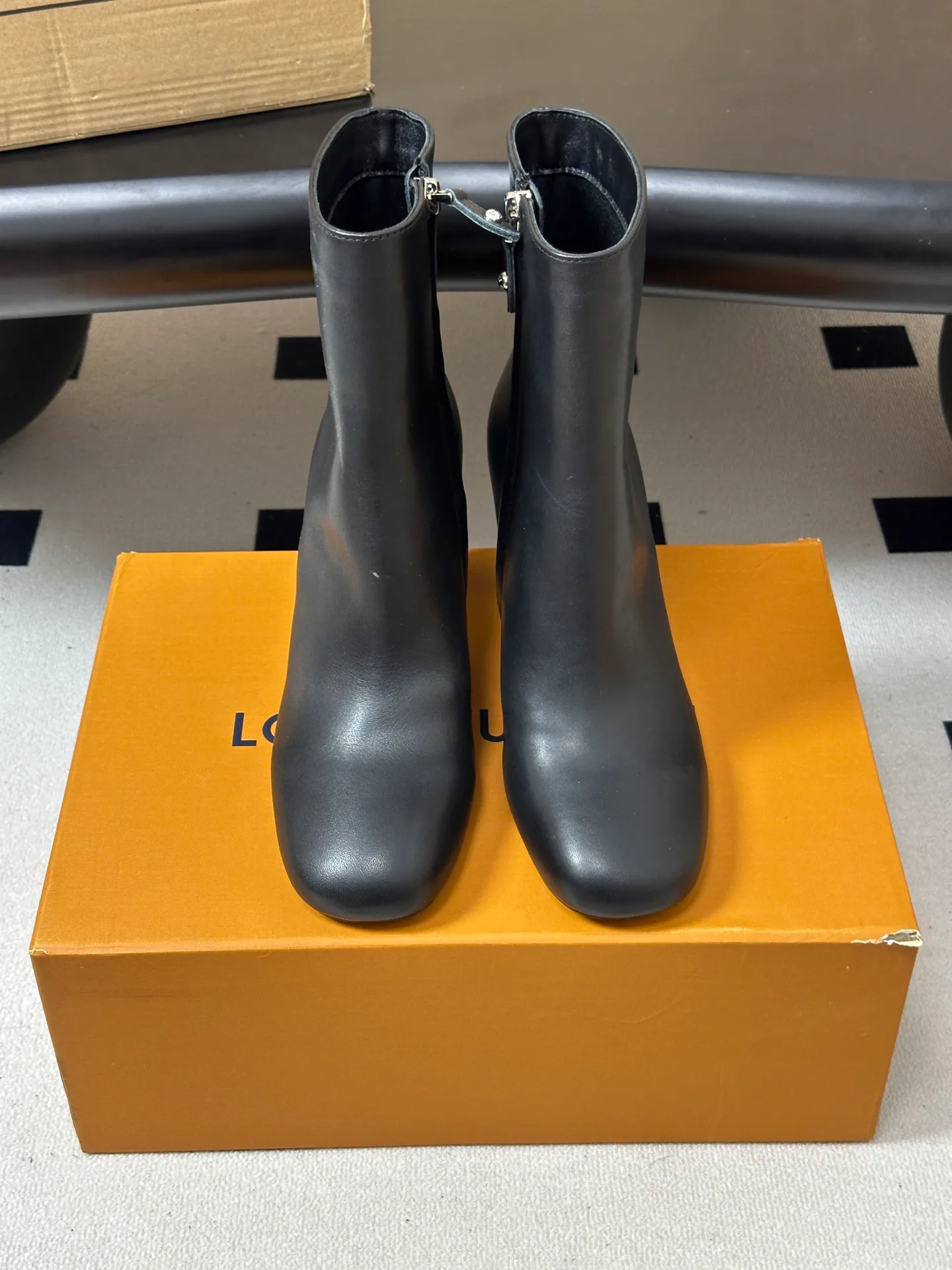 Women's Booties LOUIS VUITTON 18388130