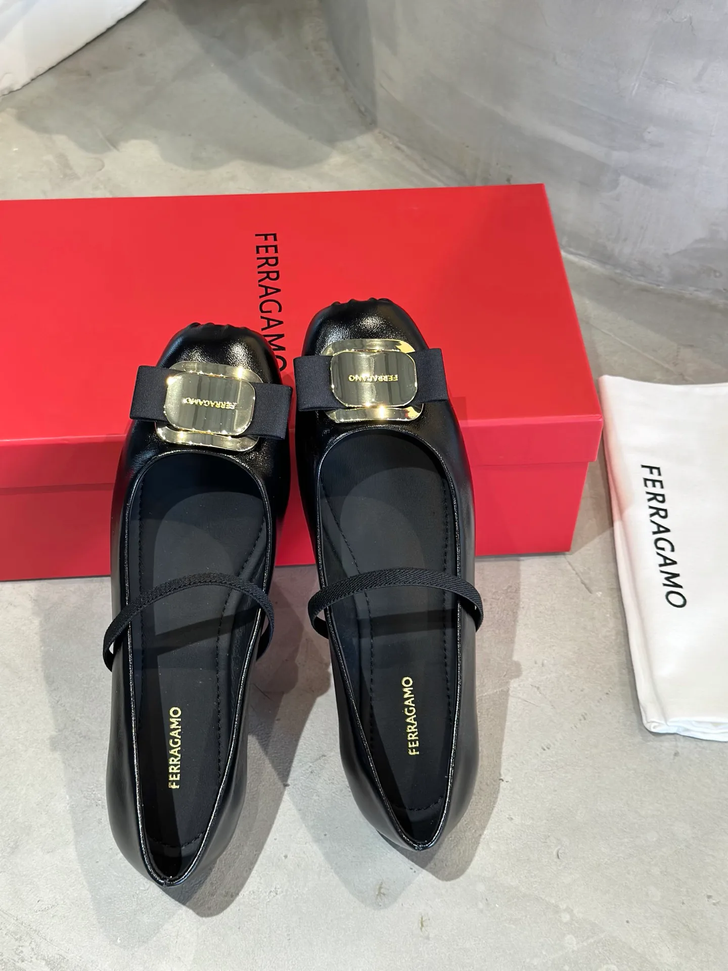 Women's Ballet Flats SALVATORE FERRAGAMO 16891076