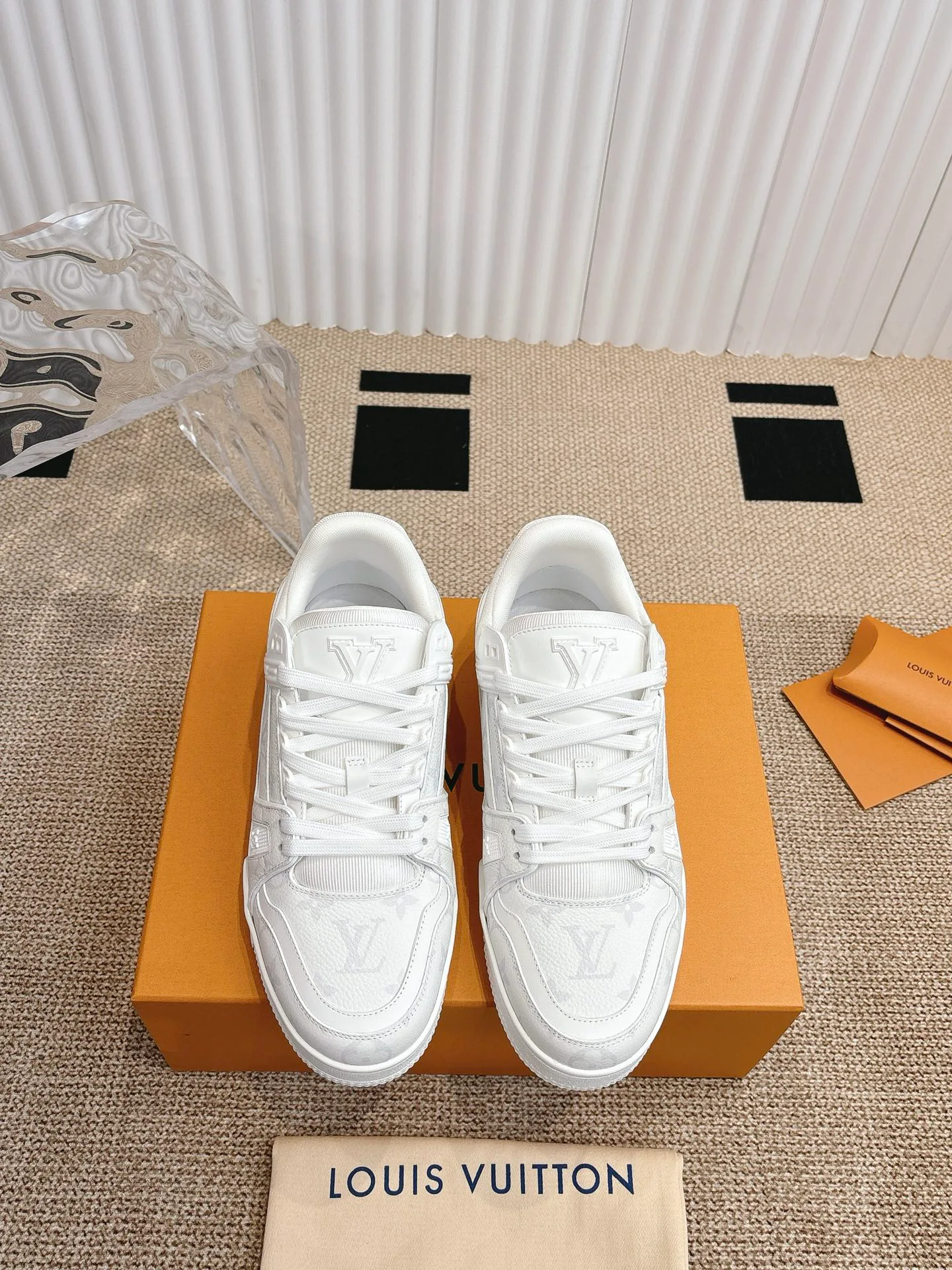Women's Sneakers LOUIS VUITTON 18324768