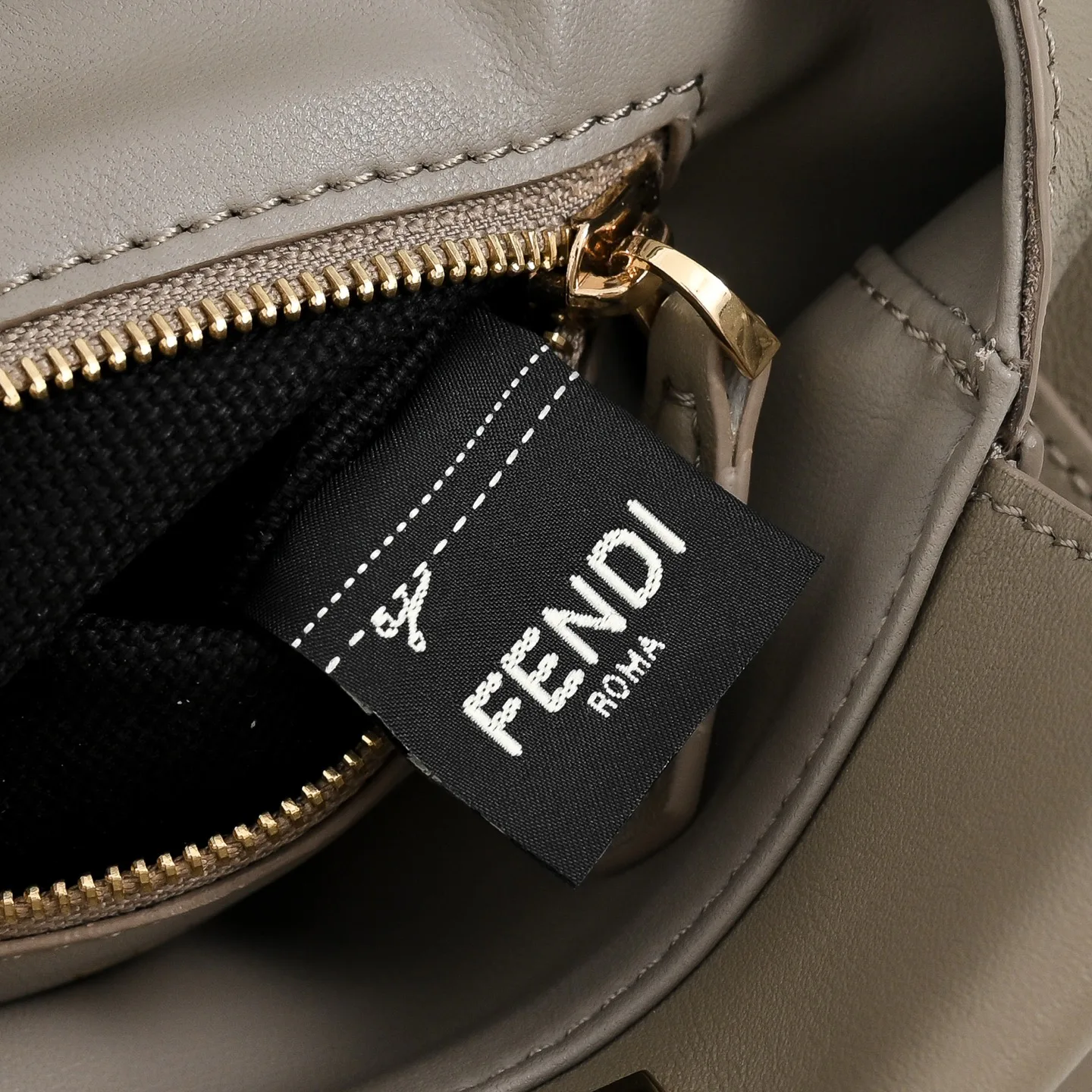 Классические Сумки Женские Fendi 18676187