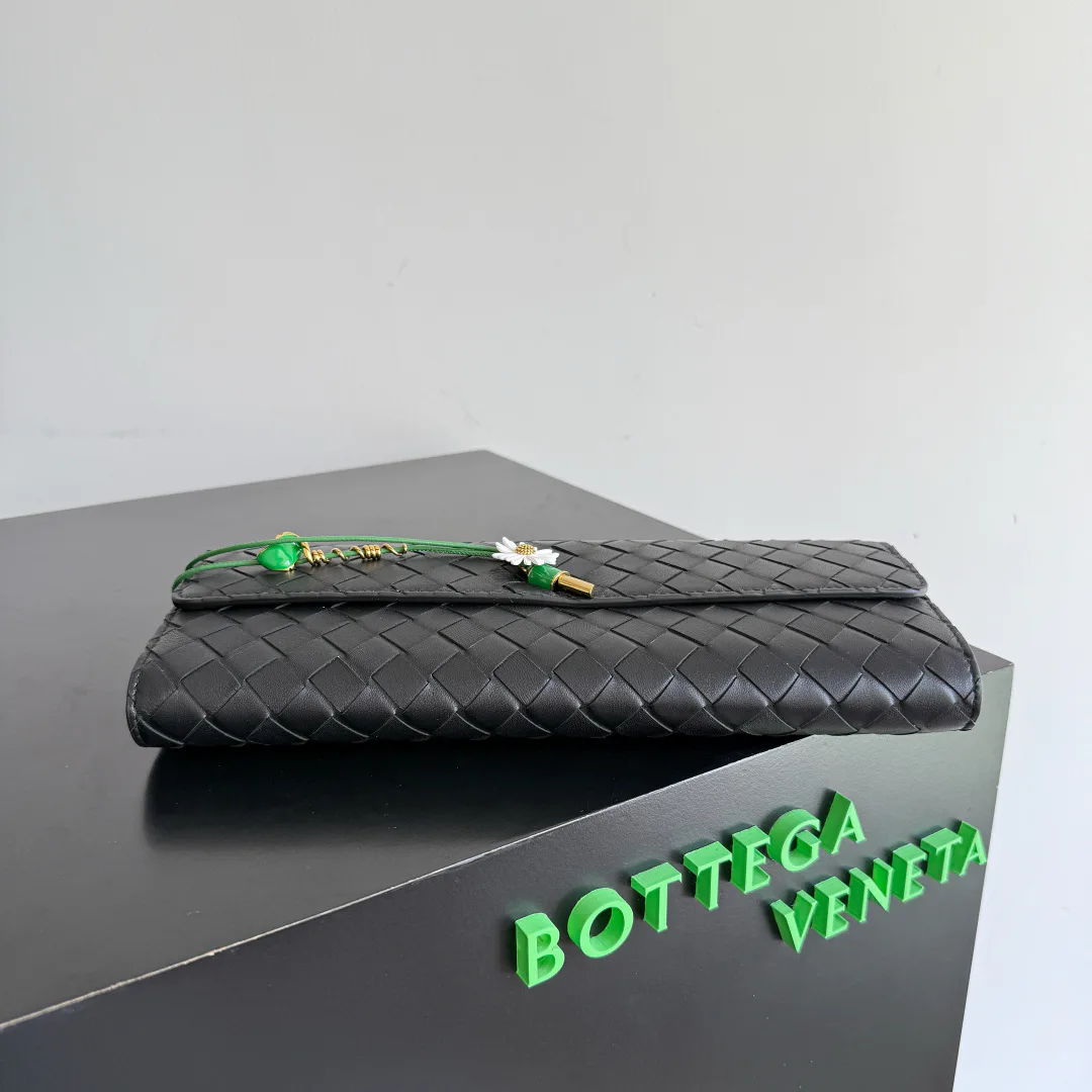 Women's Clutches BOTTEGA VENETA 18367561