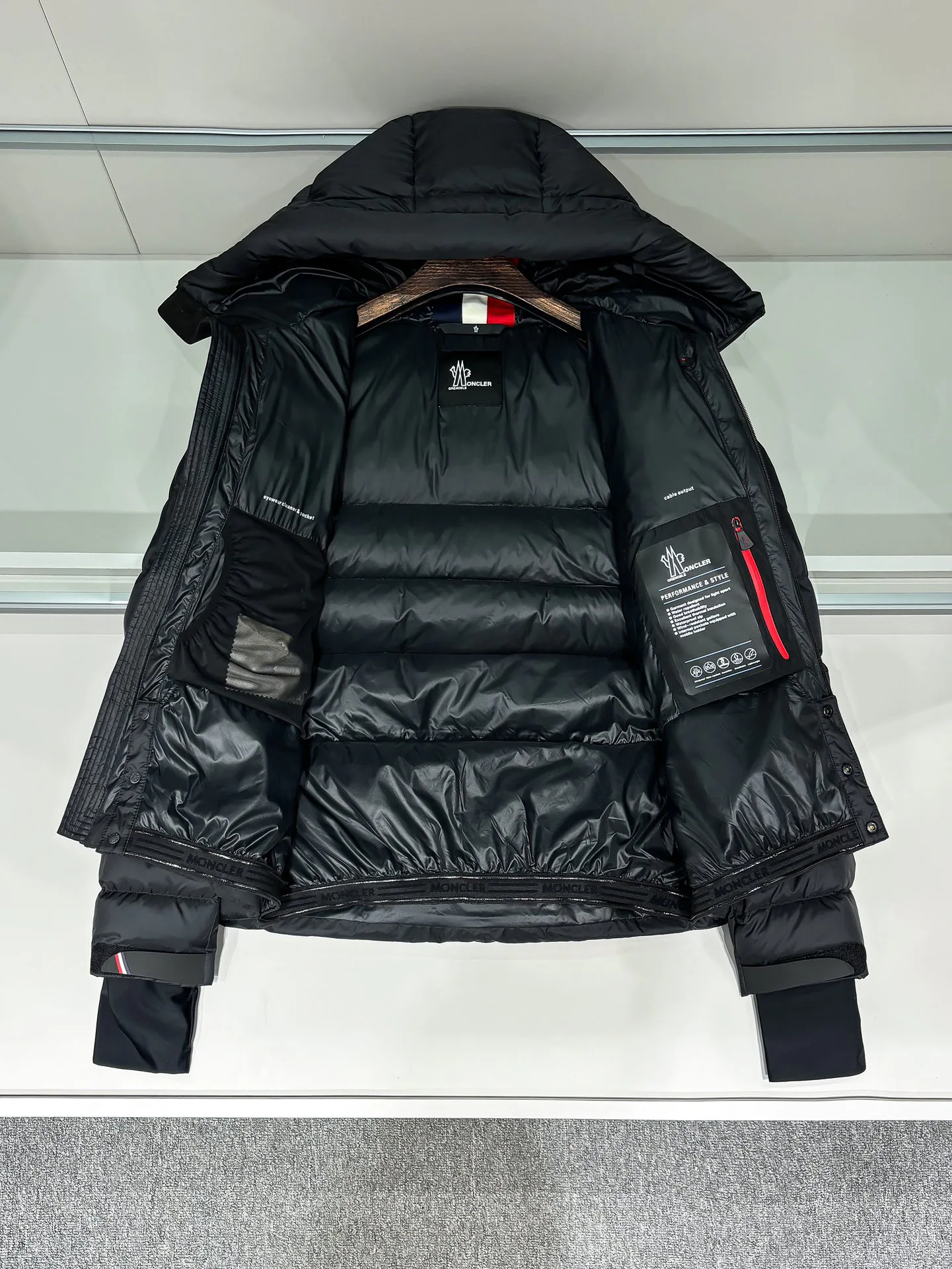 Men's Jackets And Down Jackets MONCLER 18295894