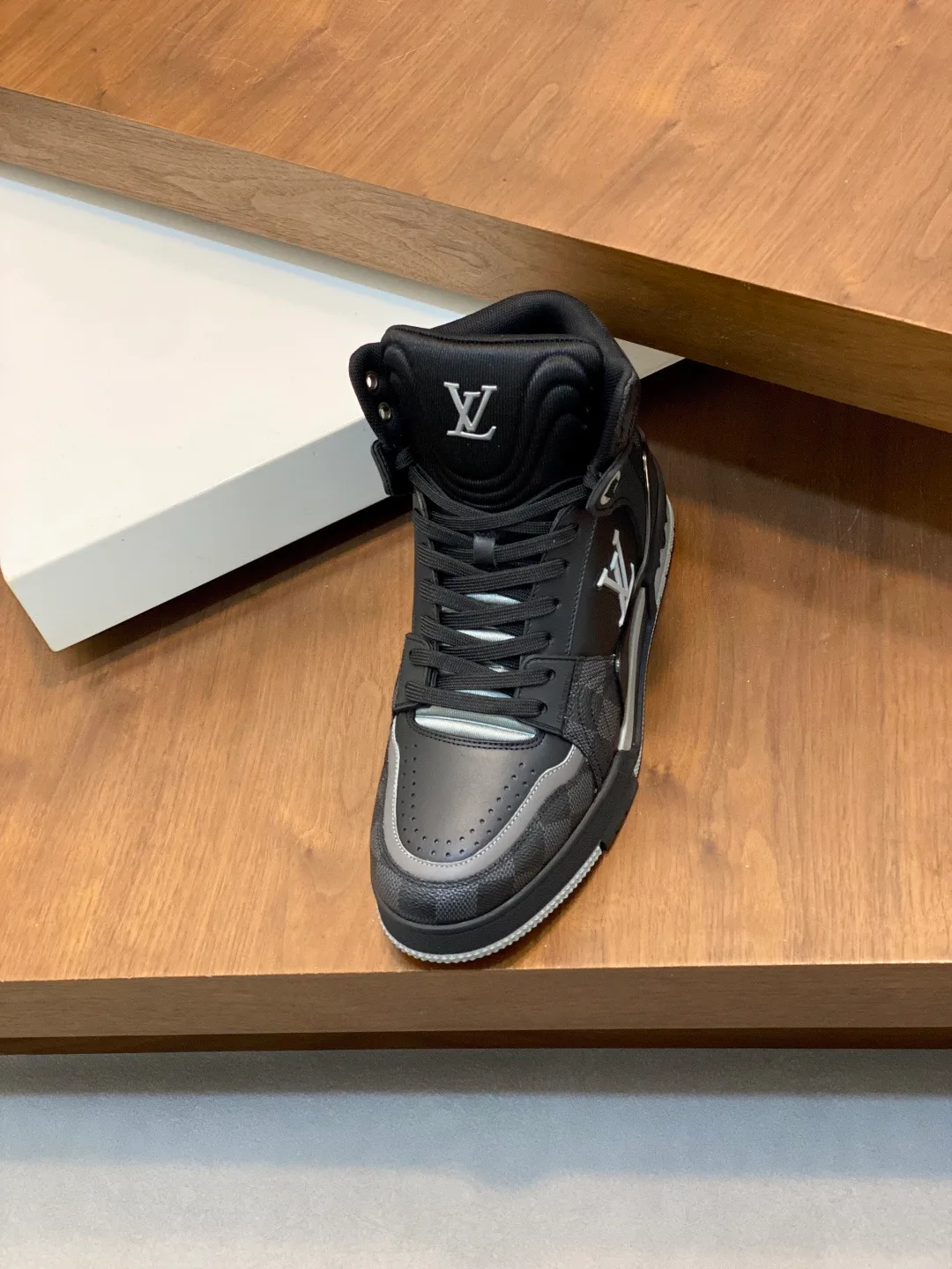 Men's Sneakers LOUIS VUITTON 17862447