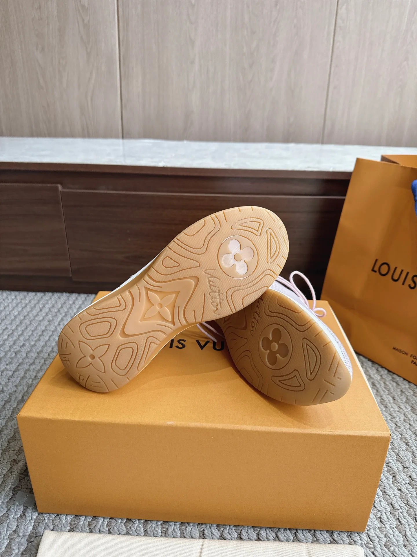 Men's Sneakers LOUIS VUITTON 18333244