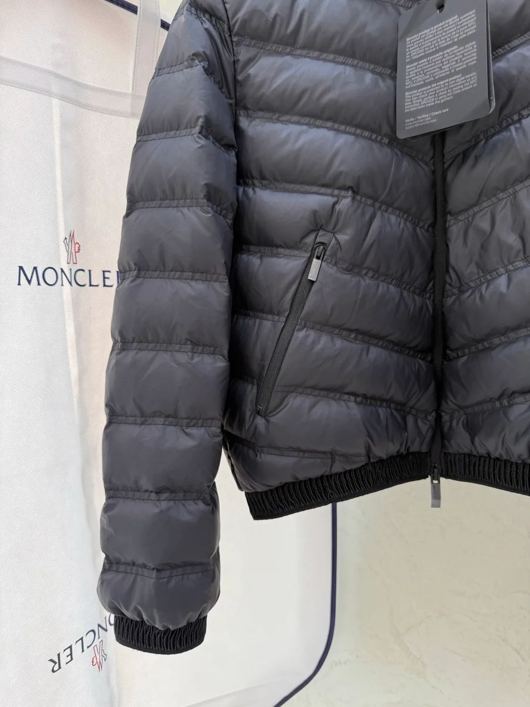 Women's Jackets And Down Jackets MONCLER 18052698