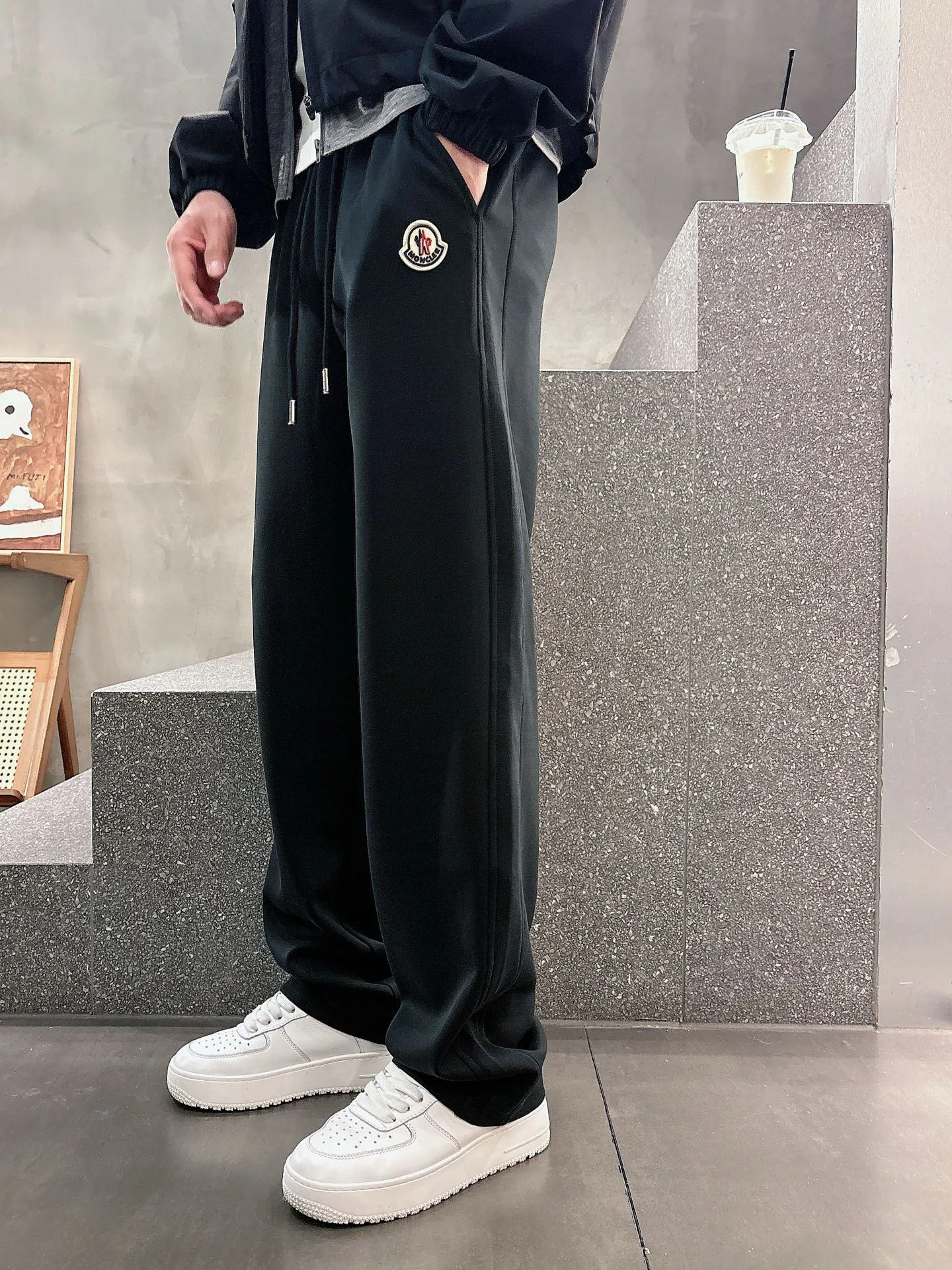 Брюки Мужские Moncler 18596868
