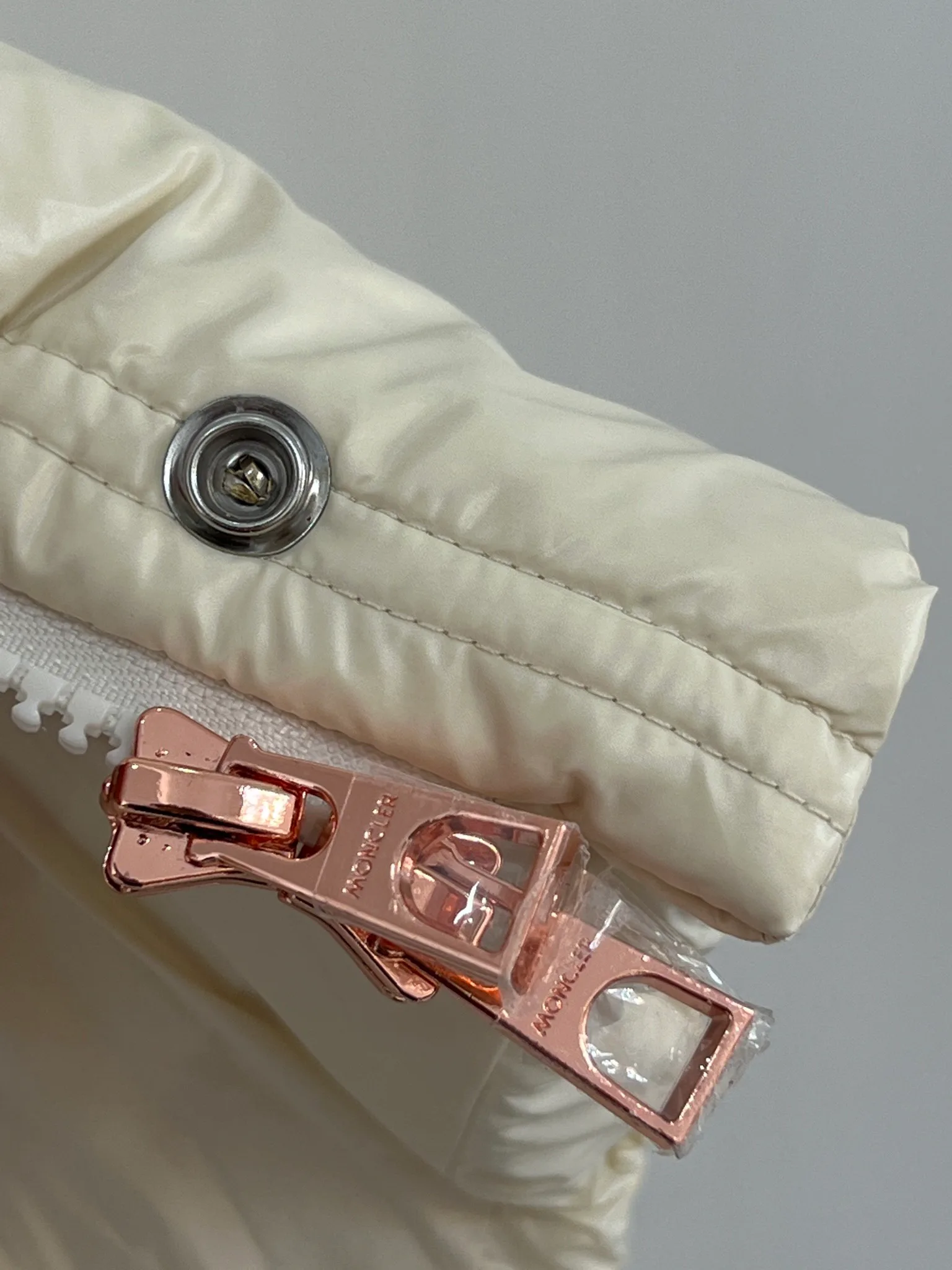 Women's Jackets And Down Jackets MONCLER 18416180