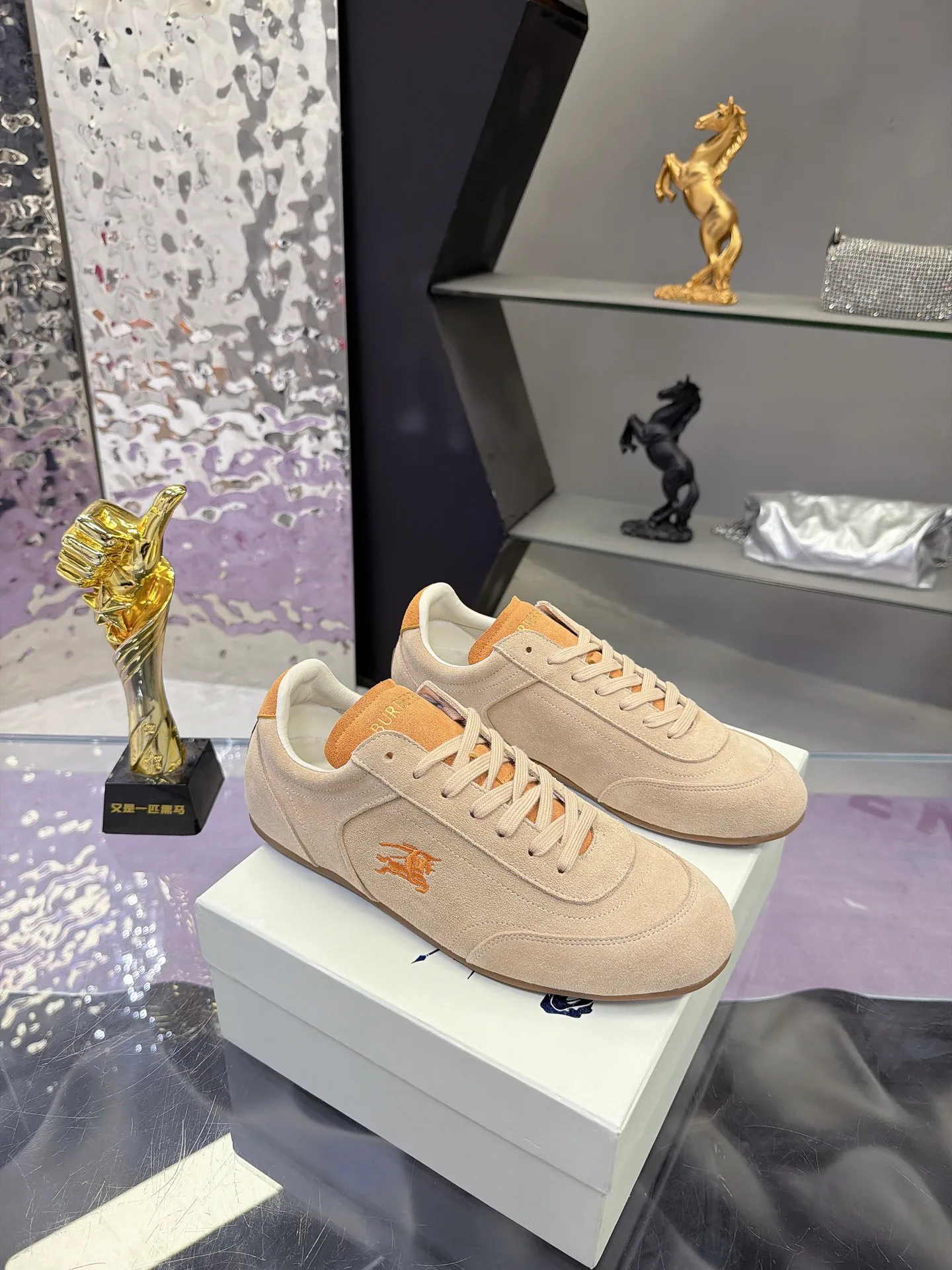 Women's Sneakers BURBERRY 18025573