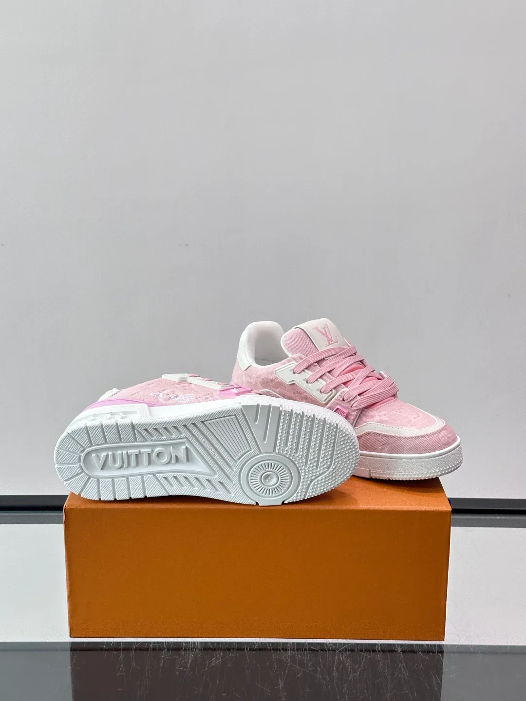 Men's Sneakers LOUIS VUITTON 18142179