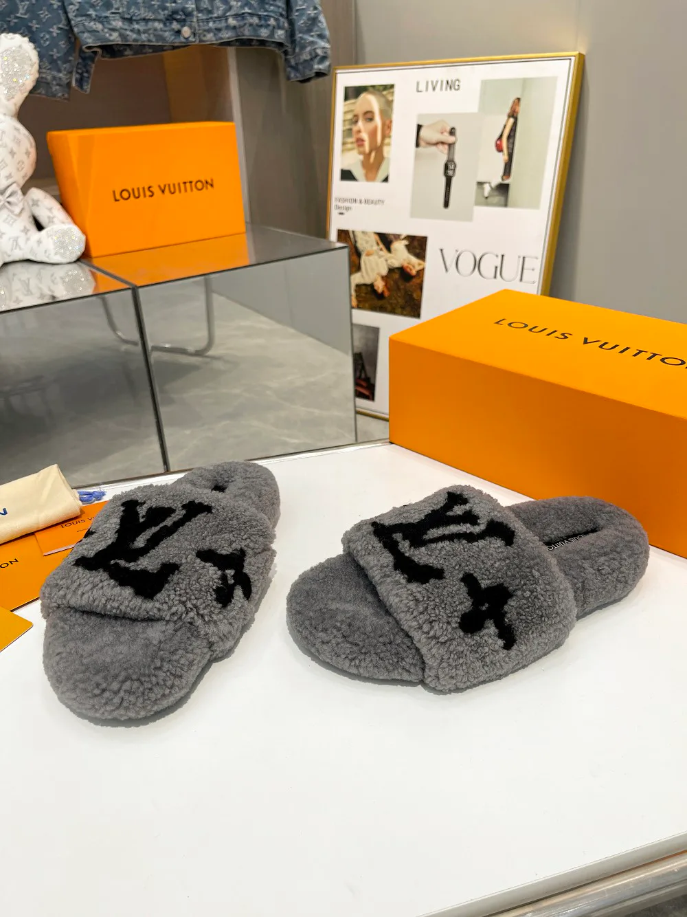 Women's Slippers LOUIS VUITTON 18366824