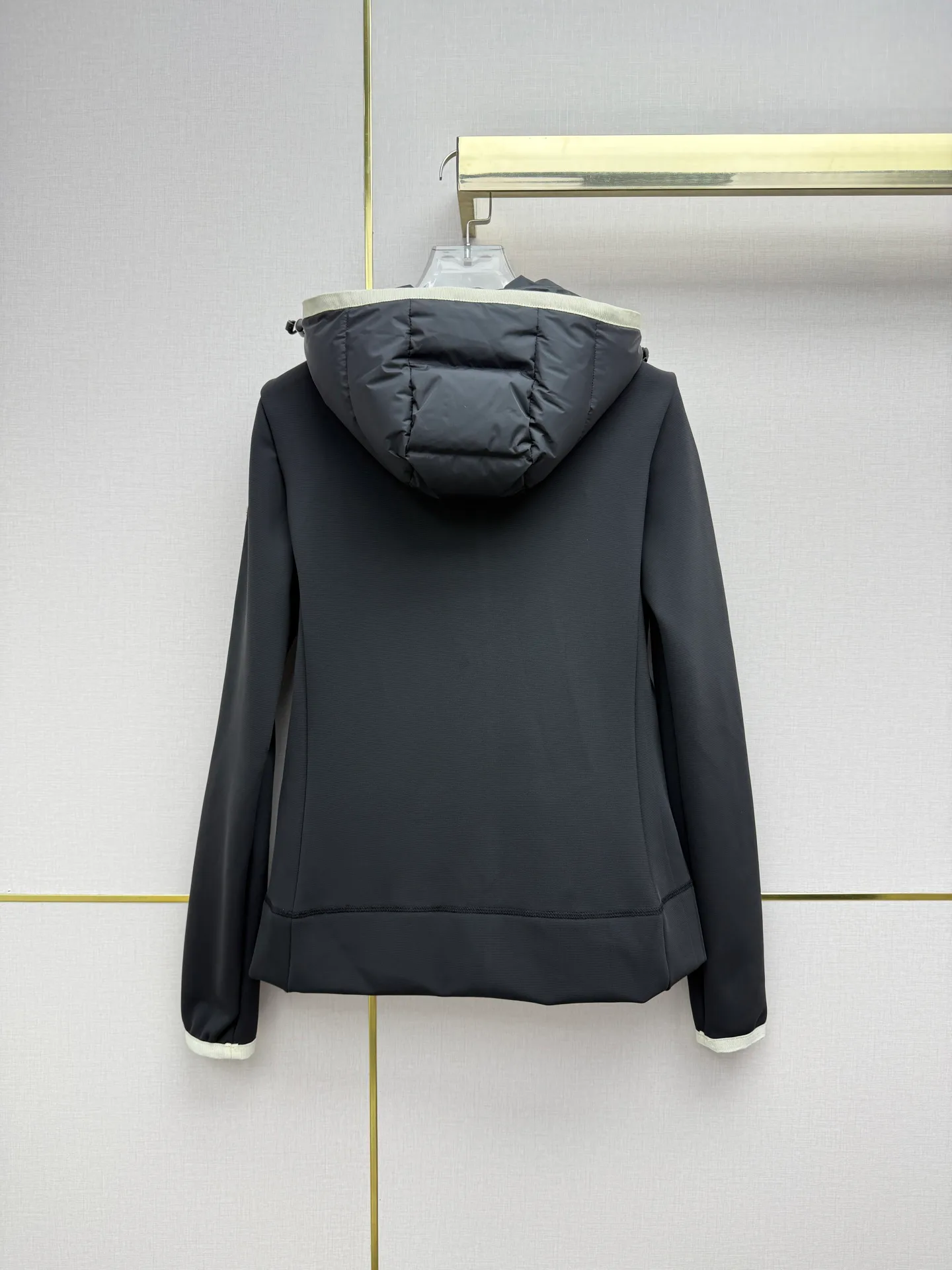 Women's Jackets And Down Jackets MONCLER 18435811