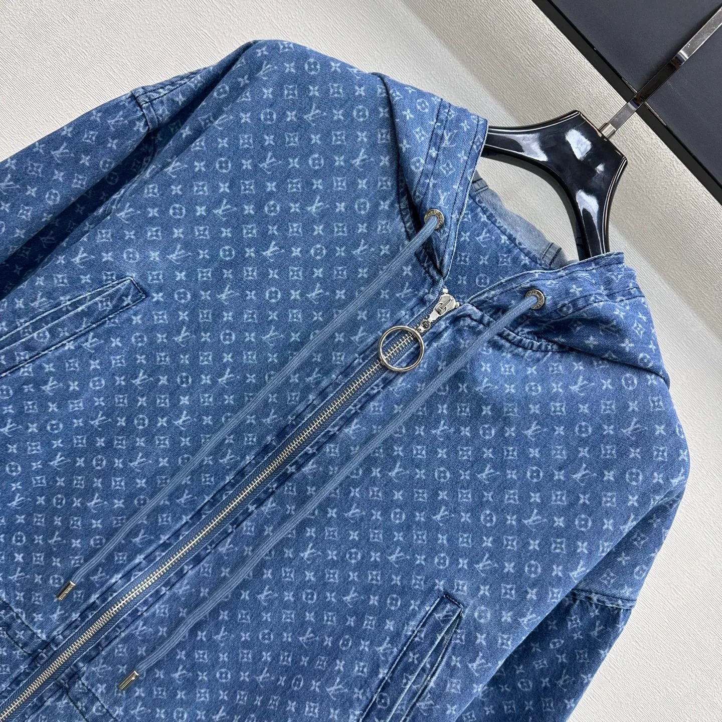 Women's Jackets And Down Jackets LOUIS VUITTON 17392650
