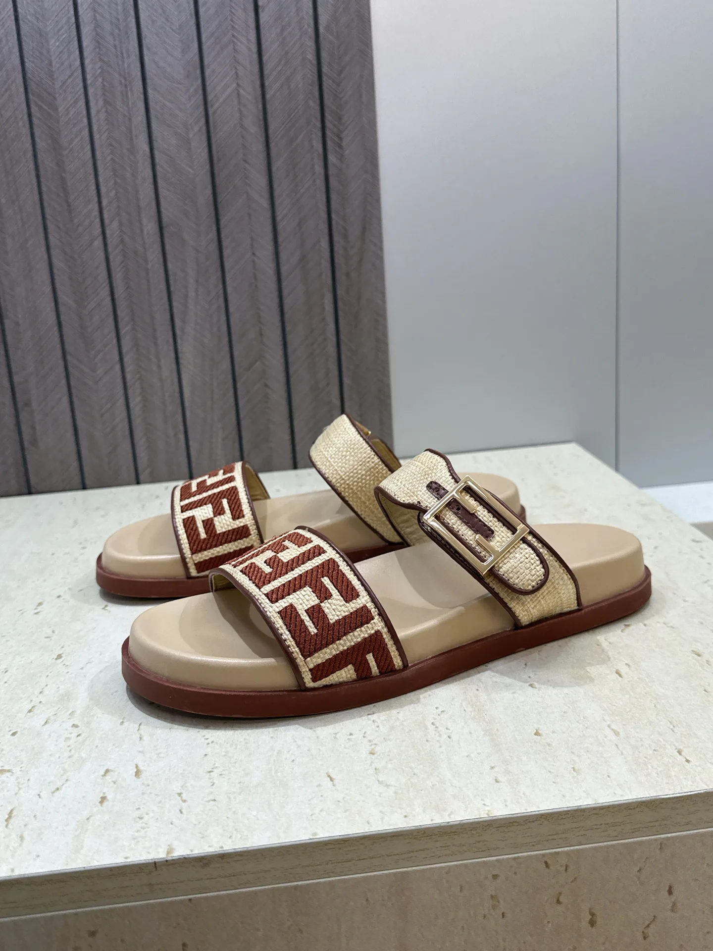 Women's Flip-Flops FENDI 16910446