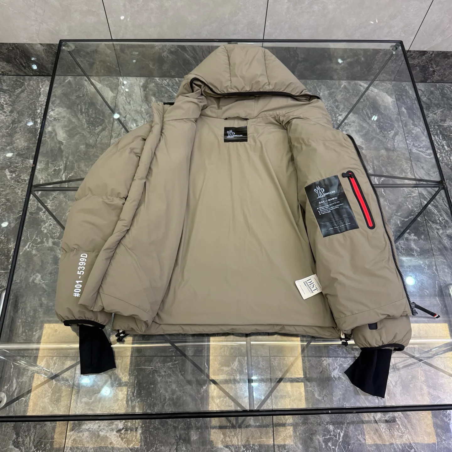 Куртки И Пуховики Мужские Moncler 18615027