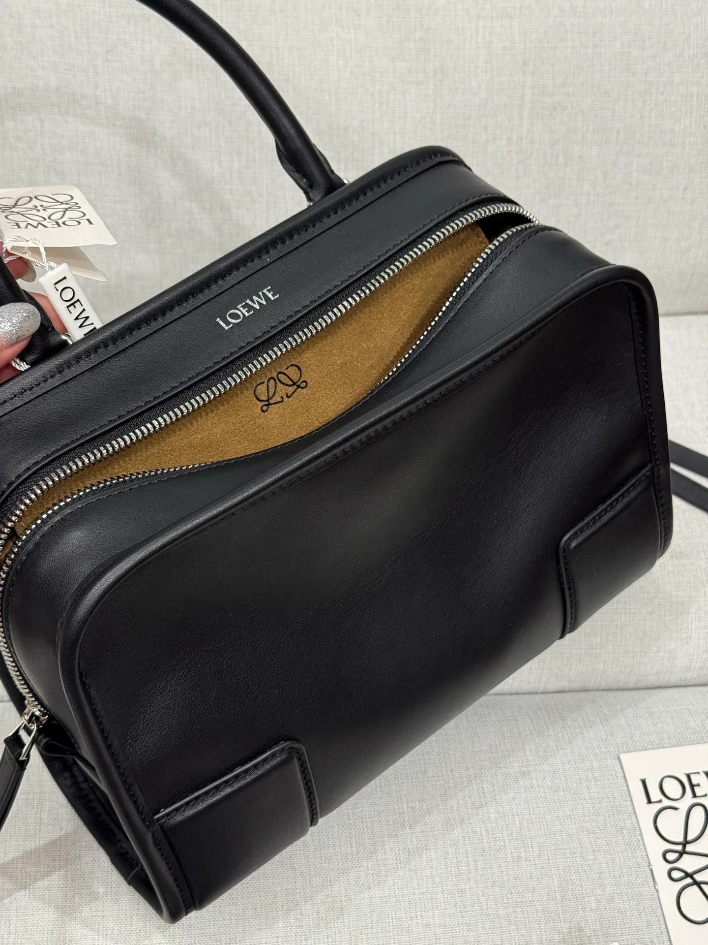 Women's Classic Handbags LOEWE 17927643