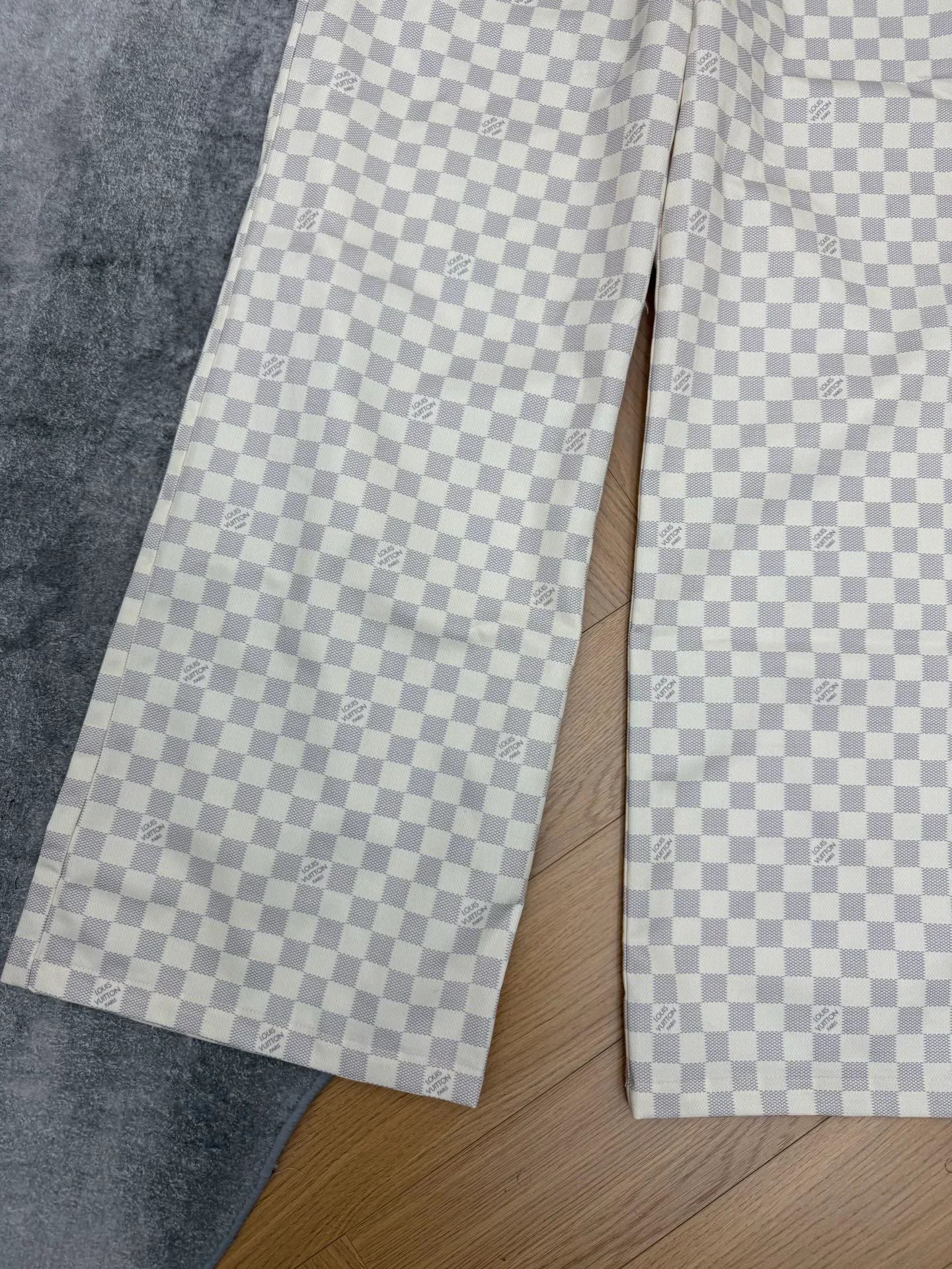 Women's Trousers LOUIS VUITTON 18348266