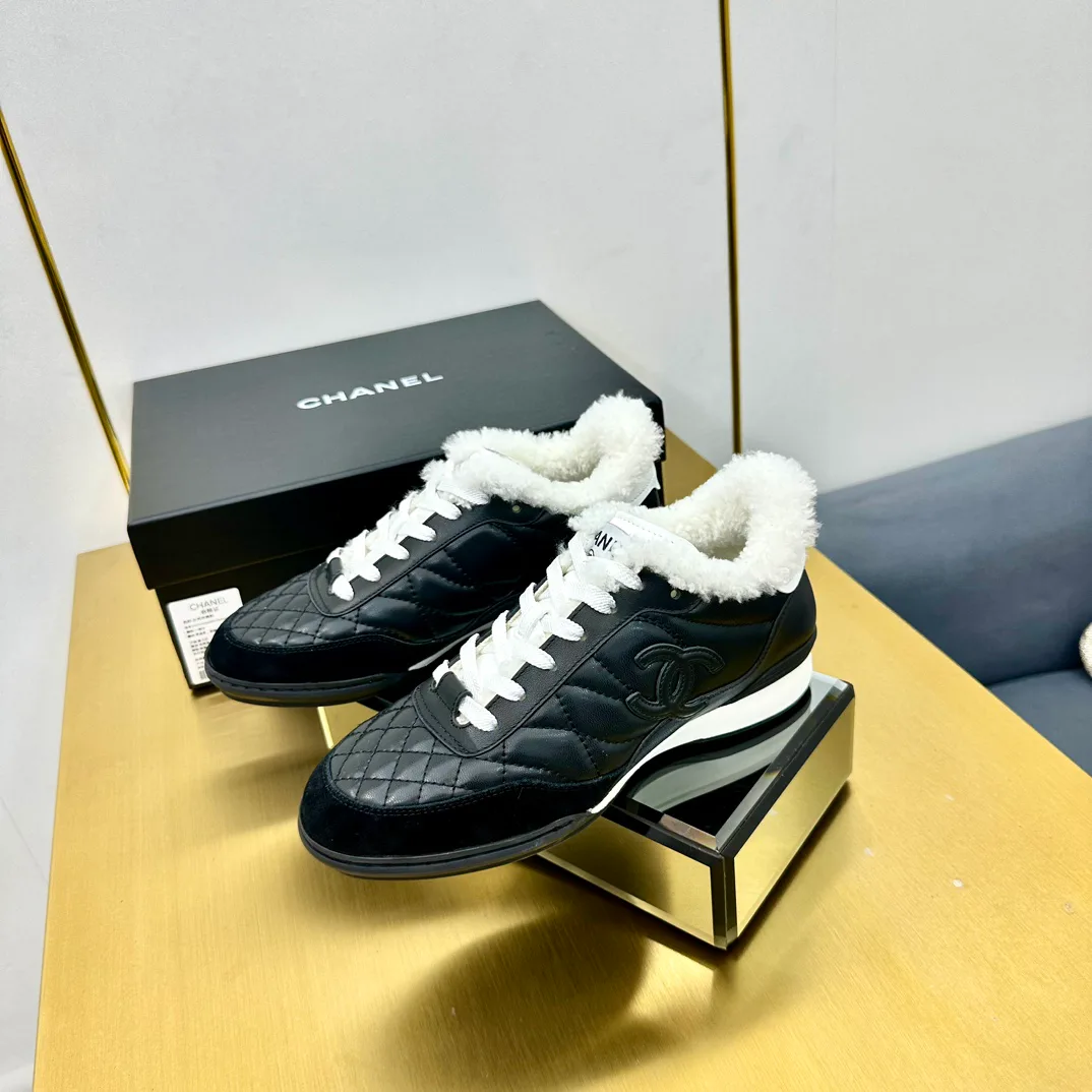 Women's Sneakers CHANEL 17949091