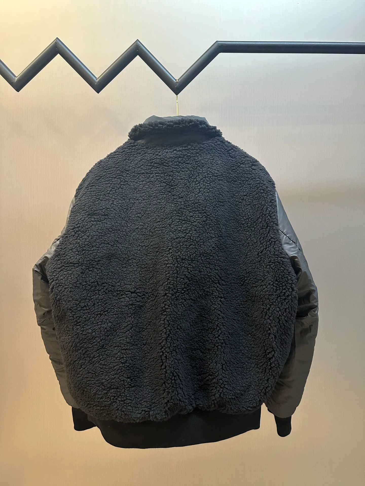 Men's Jackets And Down Jackets MONCLER 18483182