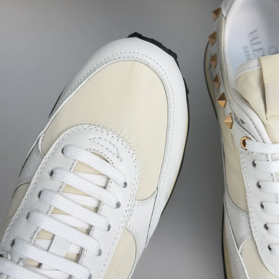 Women's Sneakers VALENTINO 17859886