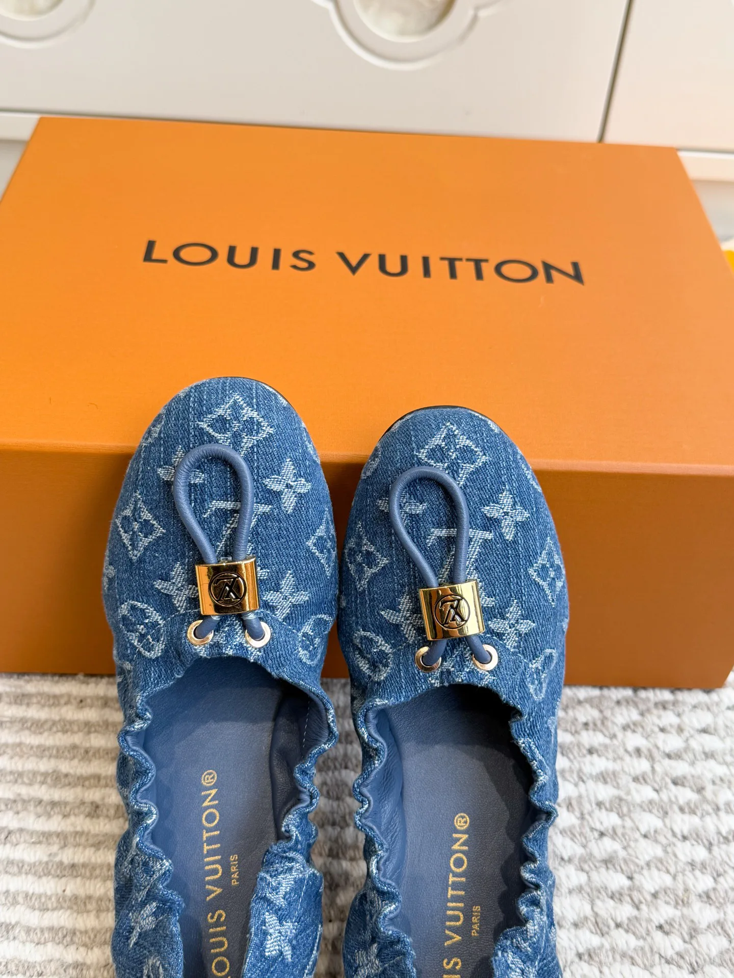 Women's Ballet Flats LOUIS VUITTON 18414279