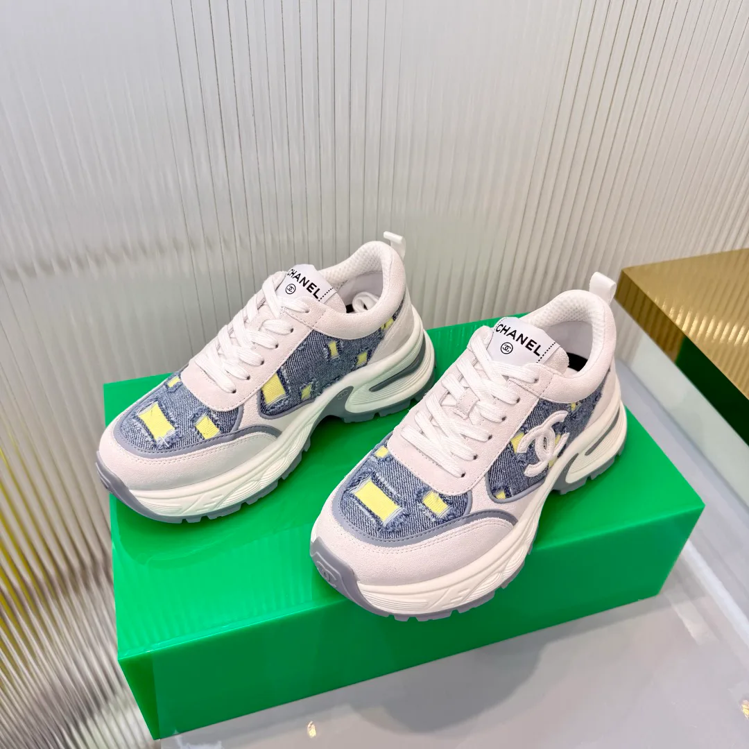 Women's Sneakers CHANEL 18366955
