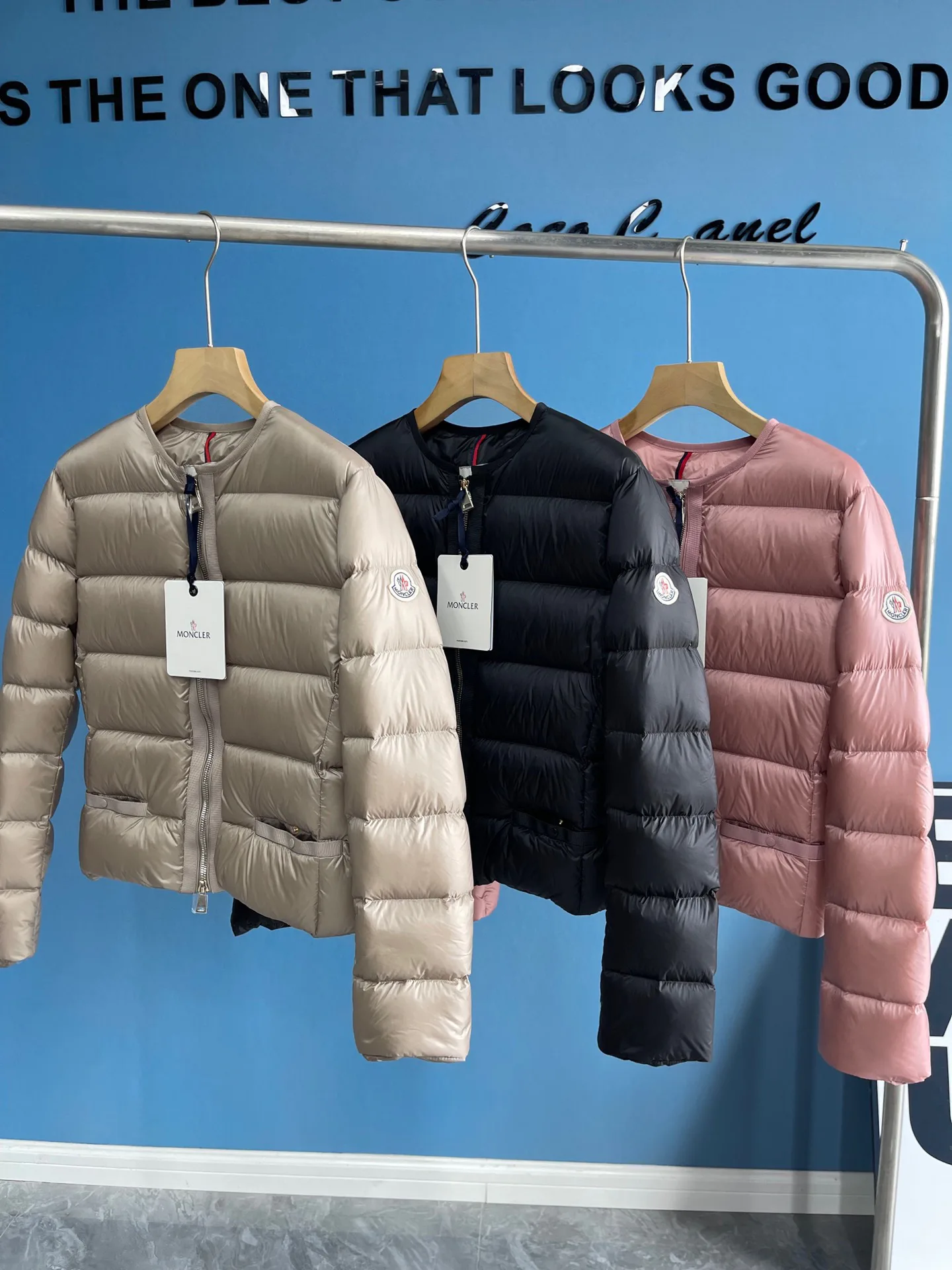 Women's Jackets And Down Jackets MONCLER 18188927