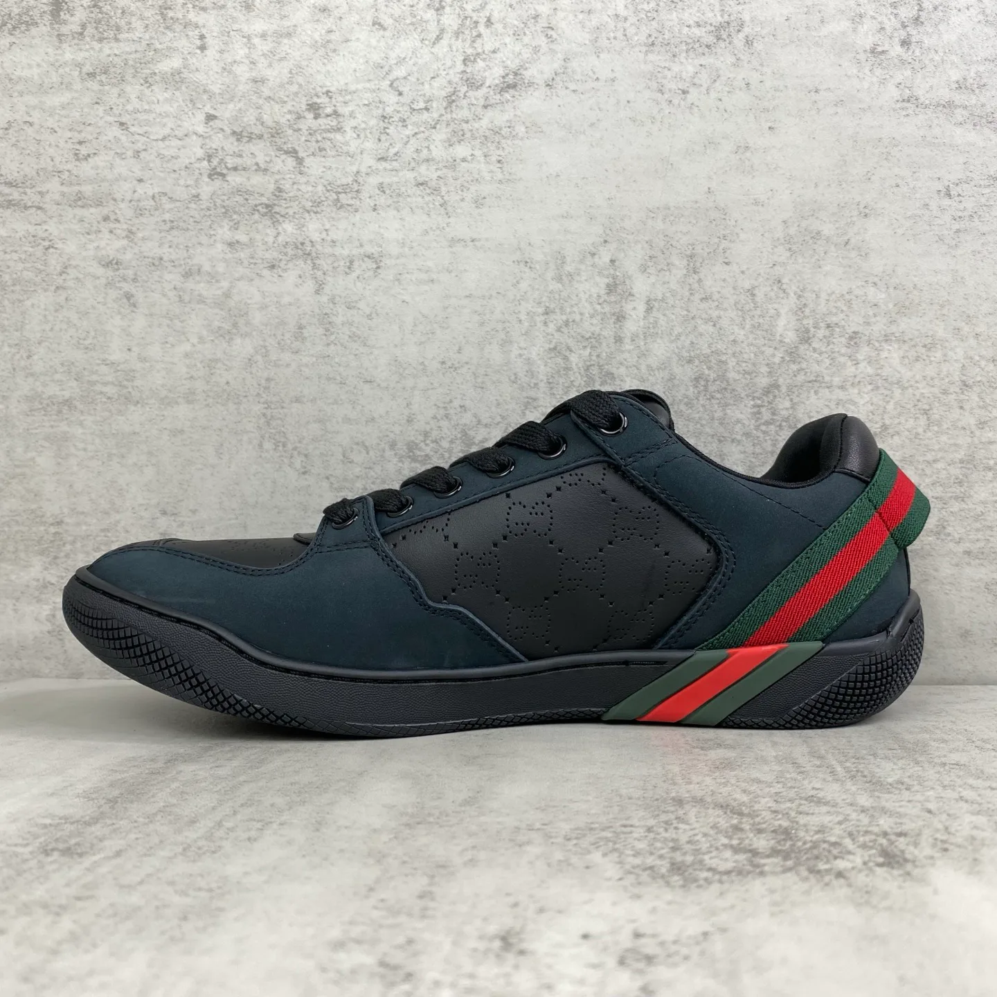 Women's Sneakers GUCCI 18437400