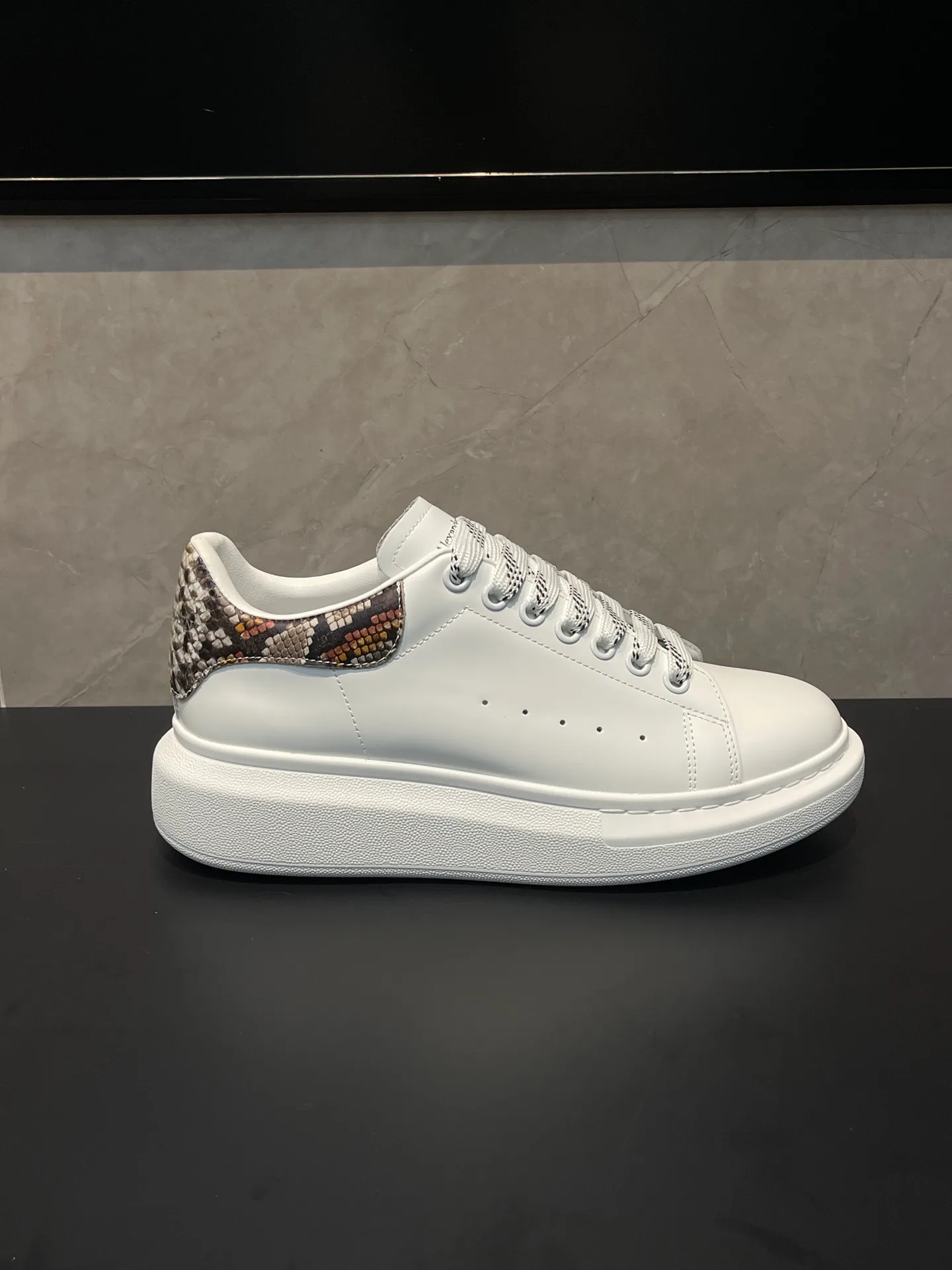 Women's Sneakers ALEXANDER MCQUEEN 17827937