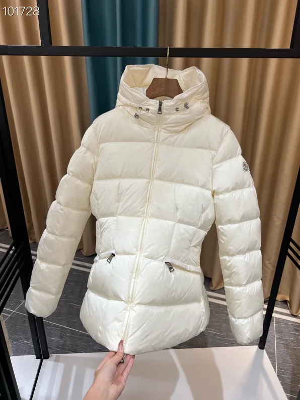 Women's Jackets And Down Jackets MONCLER 17964594