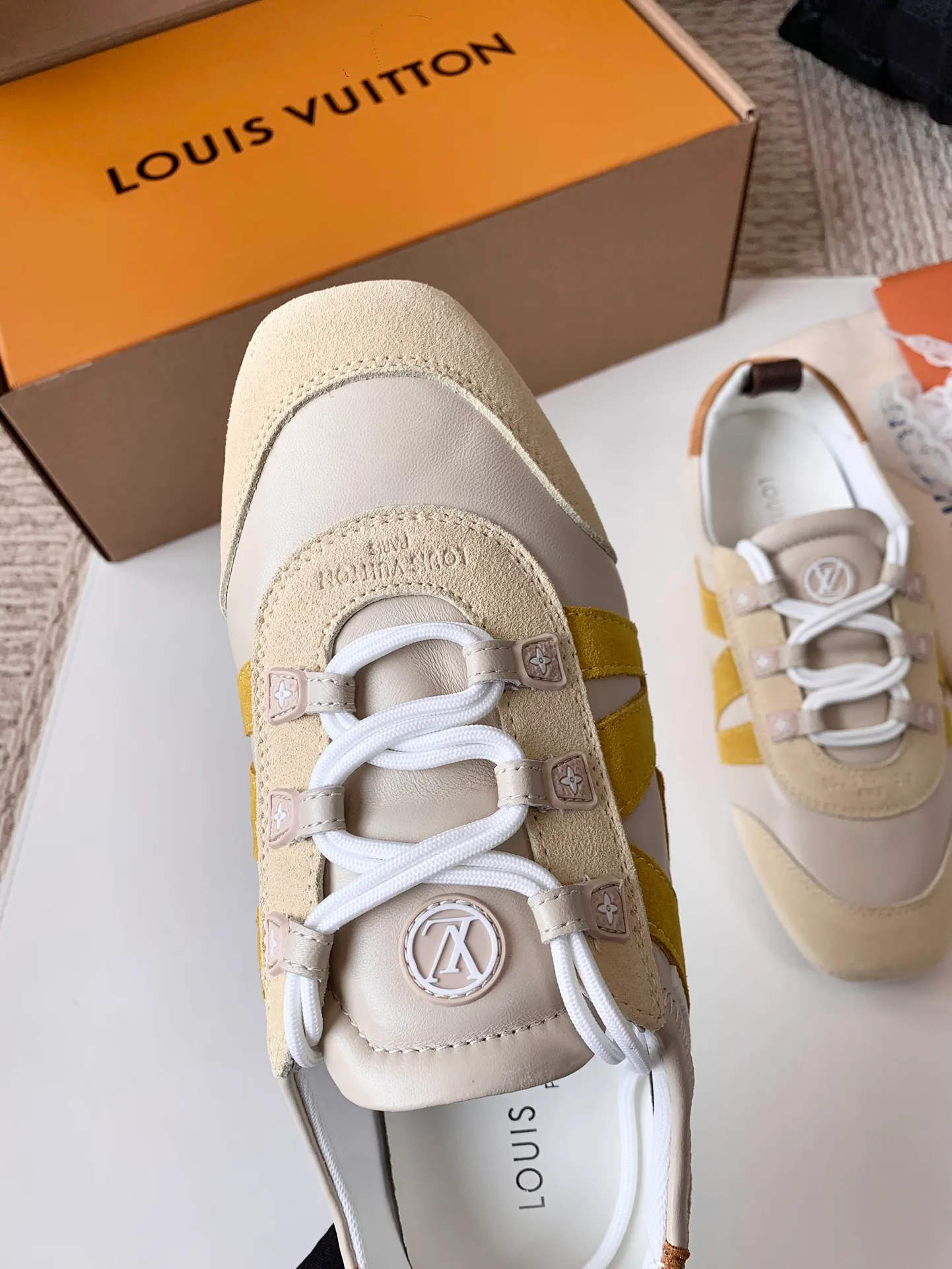 Women's Sneakers LOUIS VUITTON 17753812