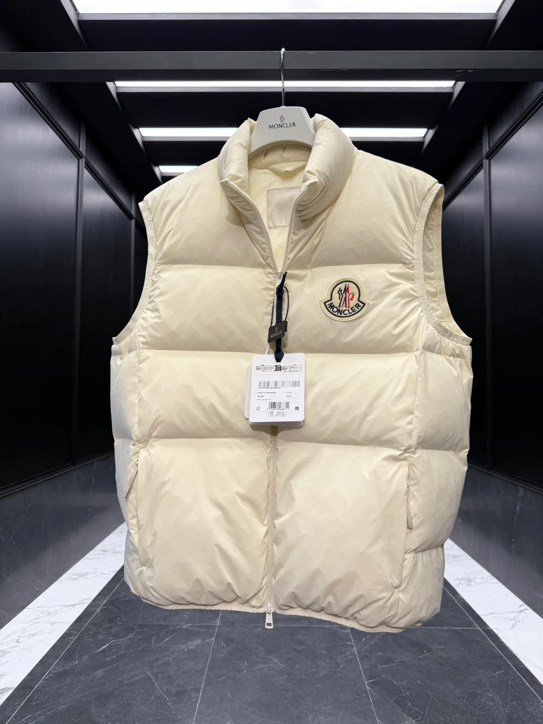 Men's Vests MONCLER 18007570