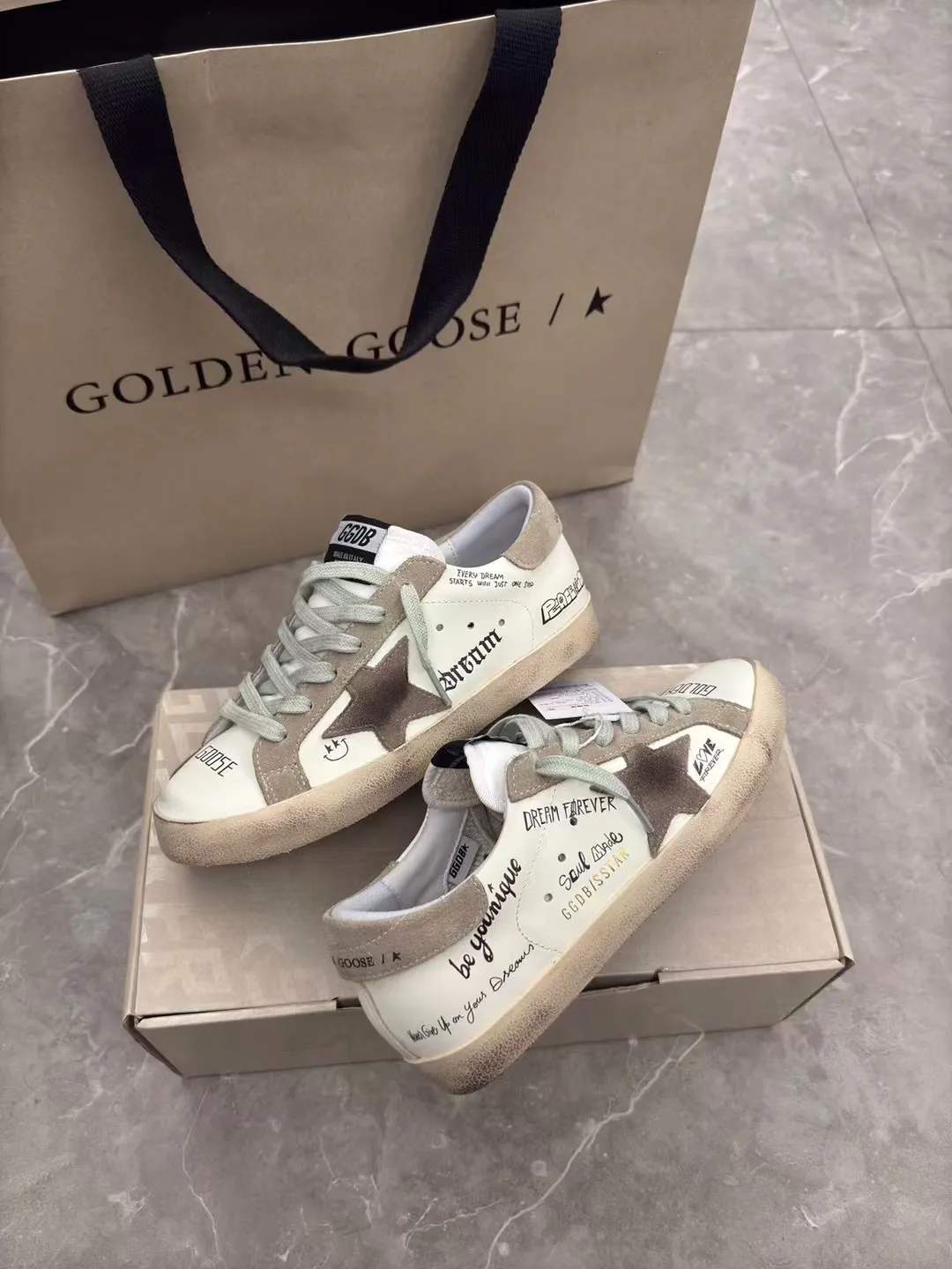 Women's Sneakers GOLDEN GOOSE 18265593