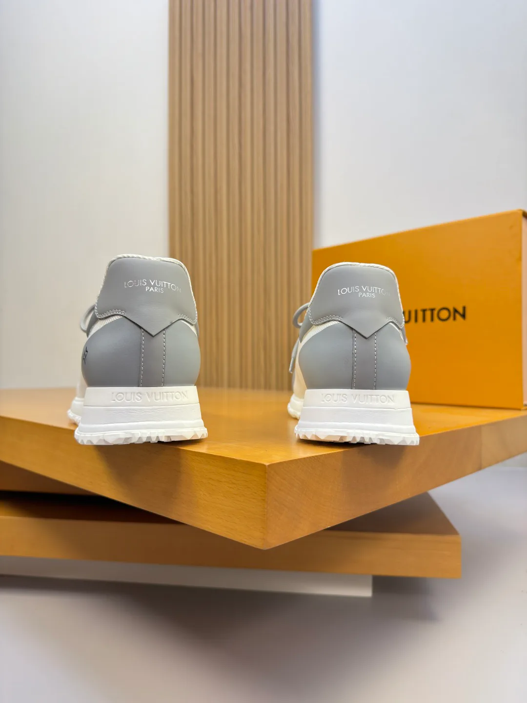 Men's Sneakers LOUIS VUITTON 17955089